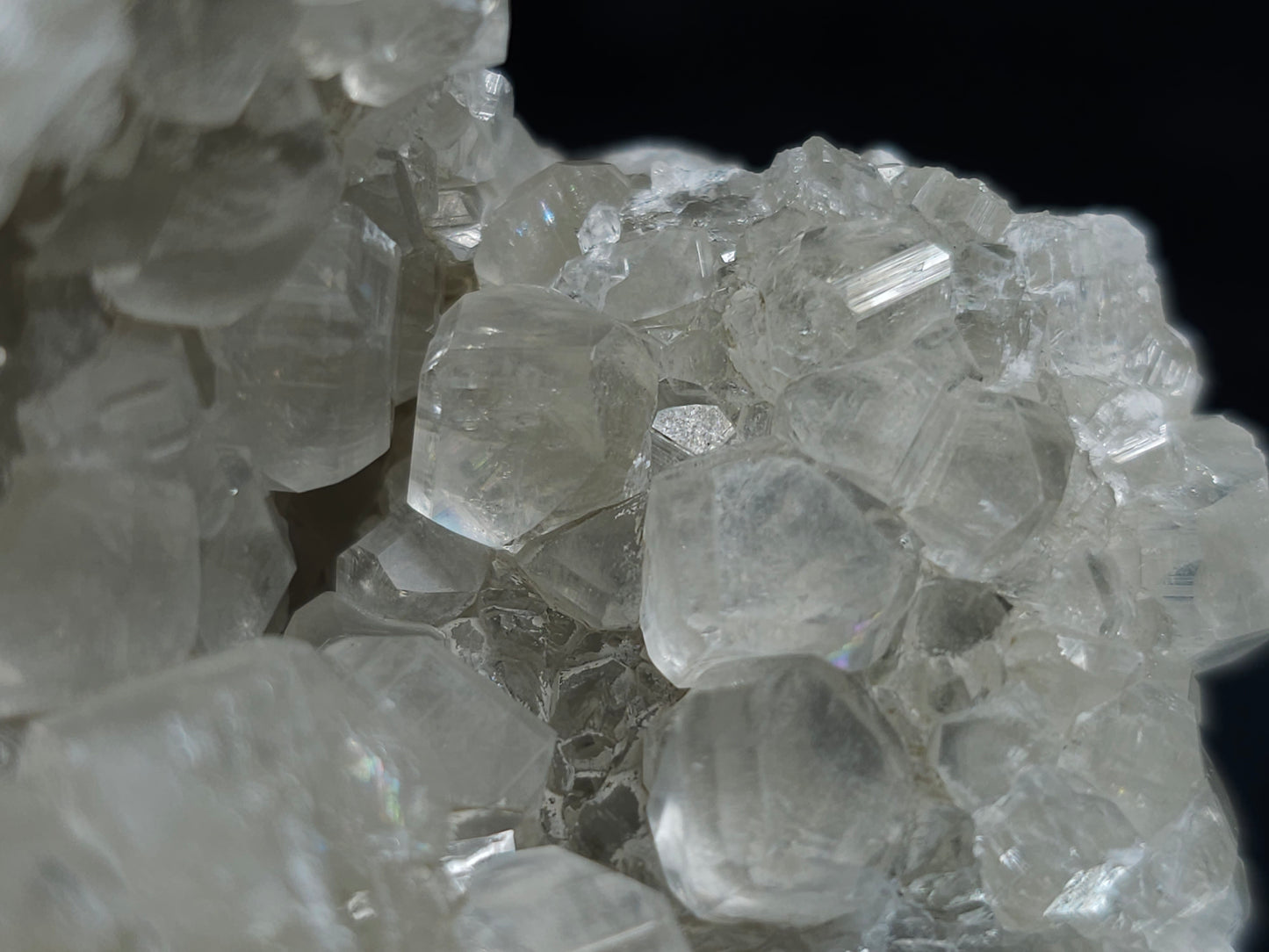 #33203 Super clear Nailhead Spar Calcite geode with Chalcopyrite ore and multiple small fossils