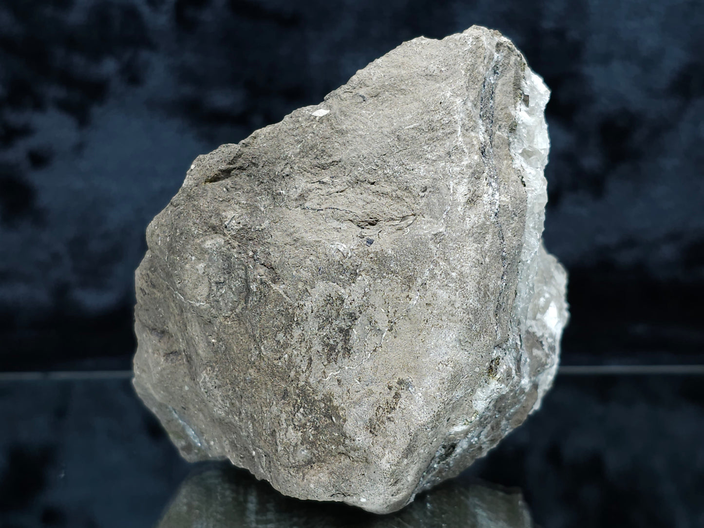 #33203 Super clear Nailhead Spar Calcite geode with Chalcopyrite ore and multiple small fossils