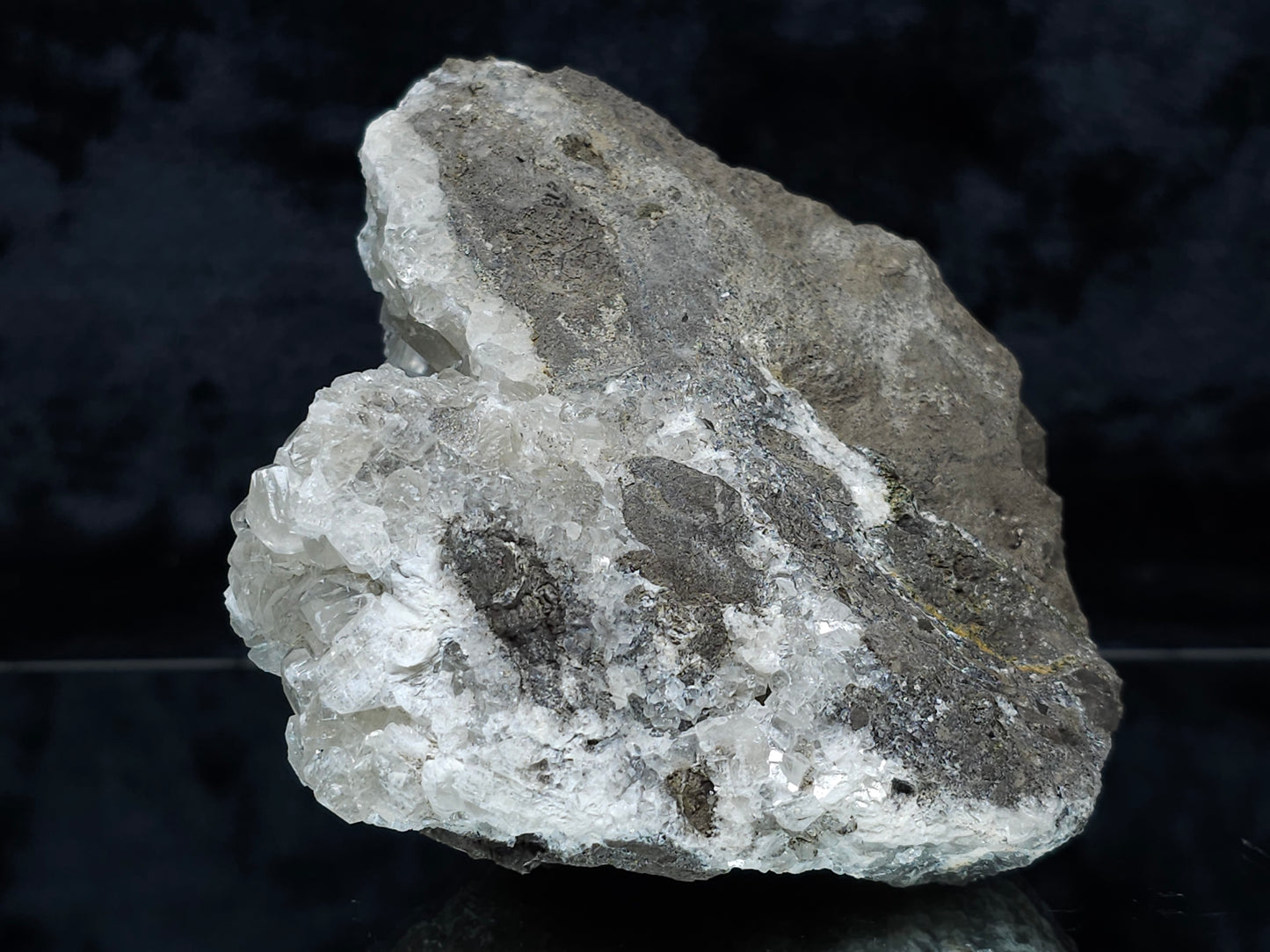 #33203 Super clear Nailhead Spar Calcite geode with Chalcopyrite ore and multiple small fossils