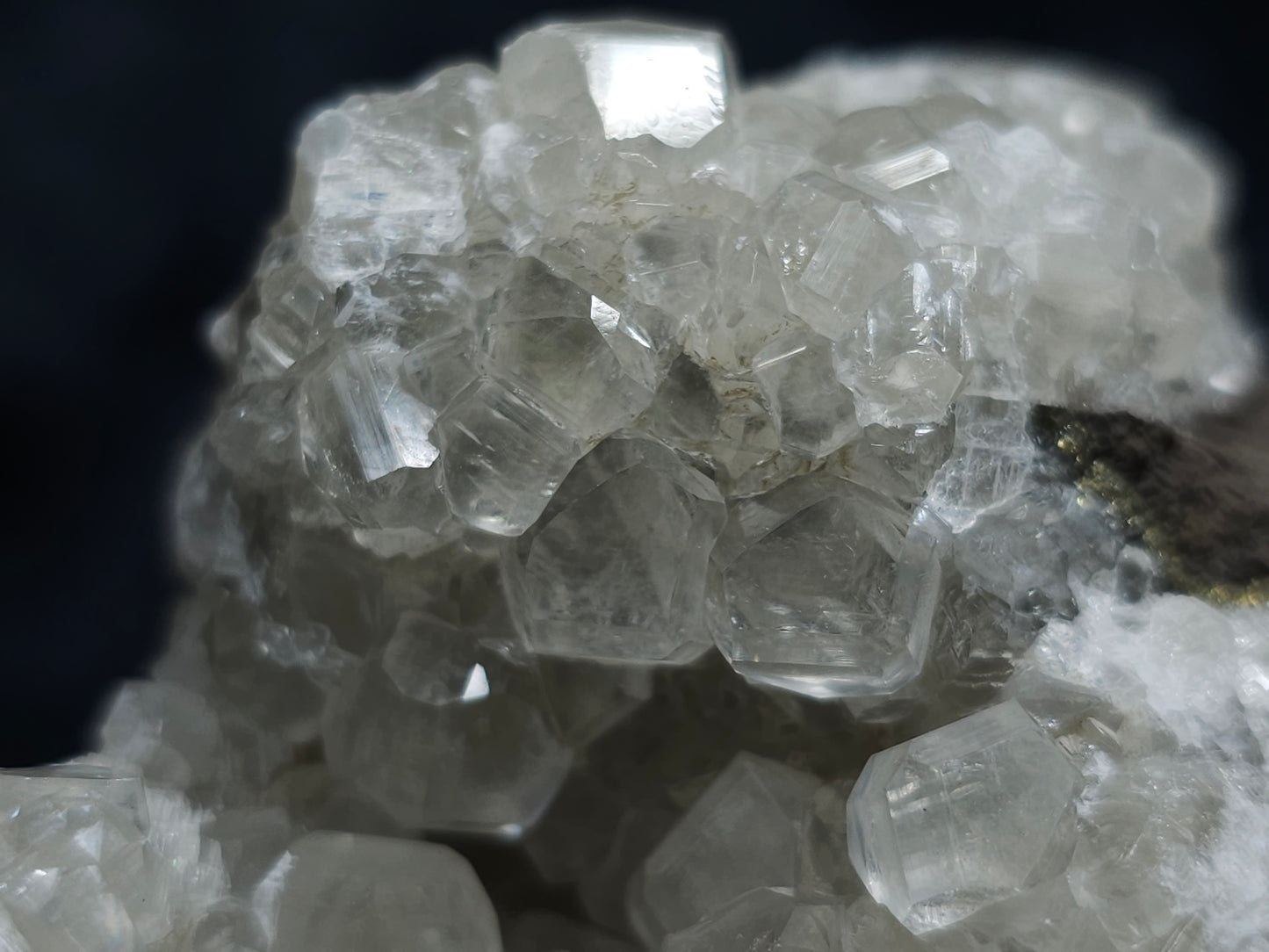 #33203 Super clear Nailhead Spar Calcite geode with Chalcopyrite ore and multiple small fossils