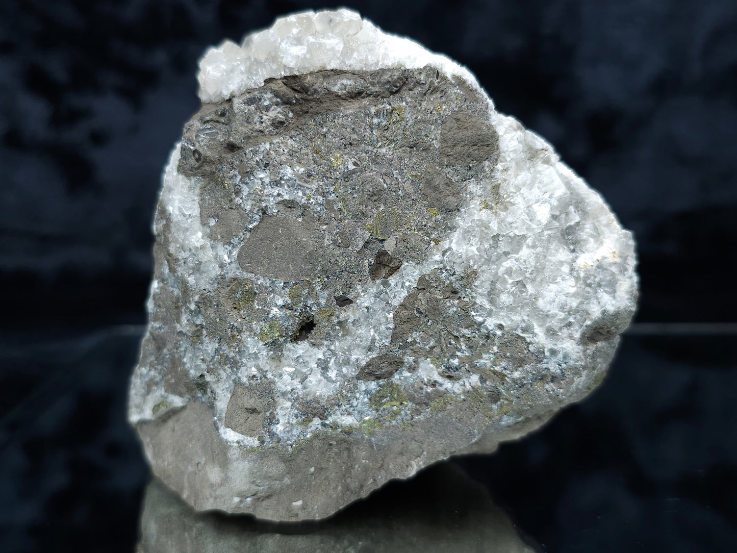 #33203 Super clear Nailhead Spar Calcite geode with Chalcopyrite ore and multiple small fossils