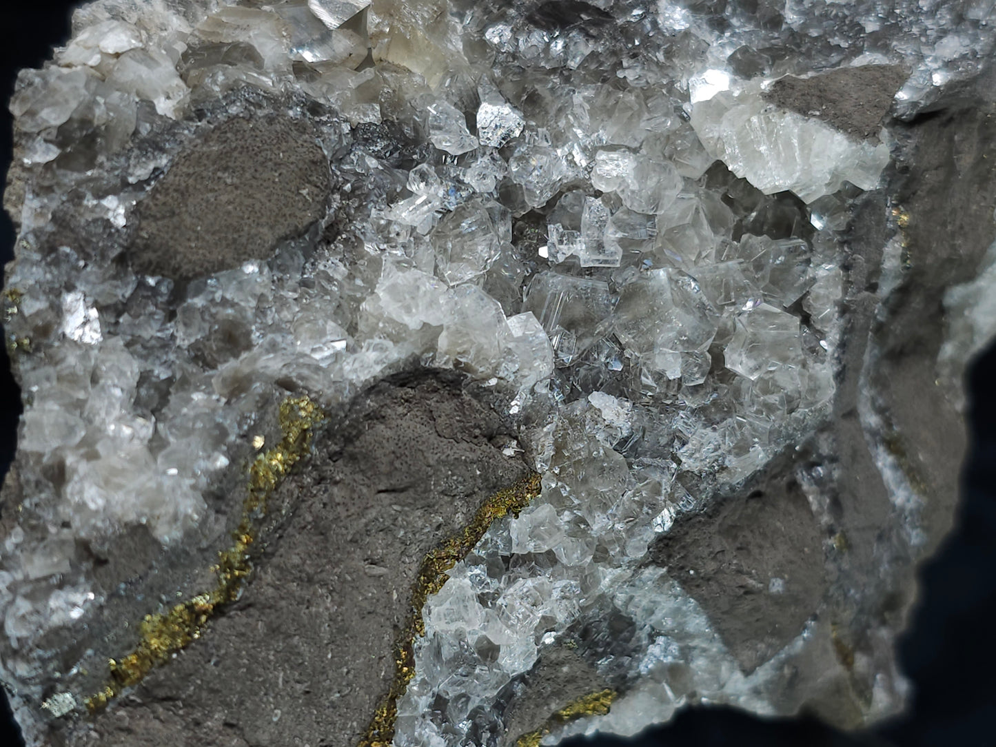 #33206 Super clear Nailhead Spar Calcite cluster and Chalcopyrite ore and multiple small fossils