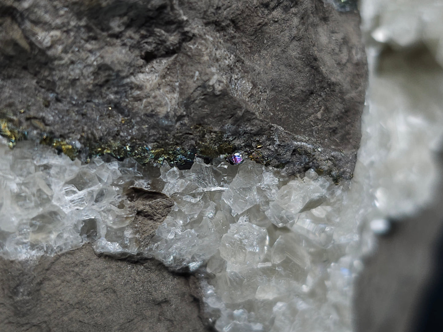 #33207 Super clear Nailhead Spar Calcite geode and Chalcopyrite ore and multiple small fossils