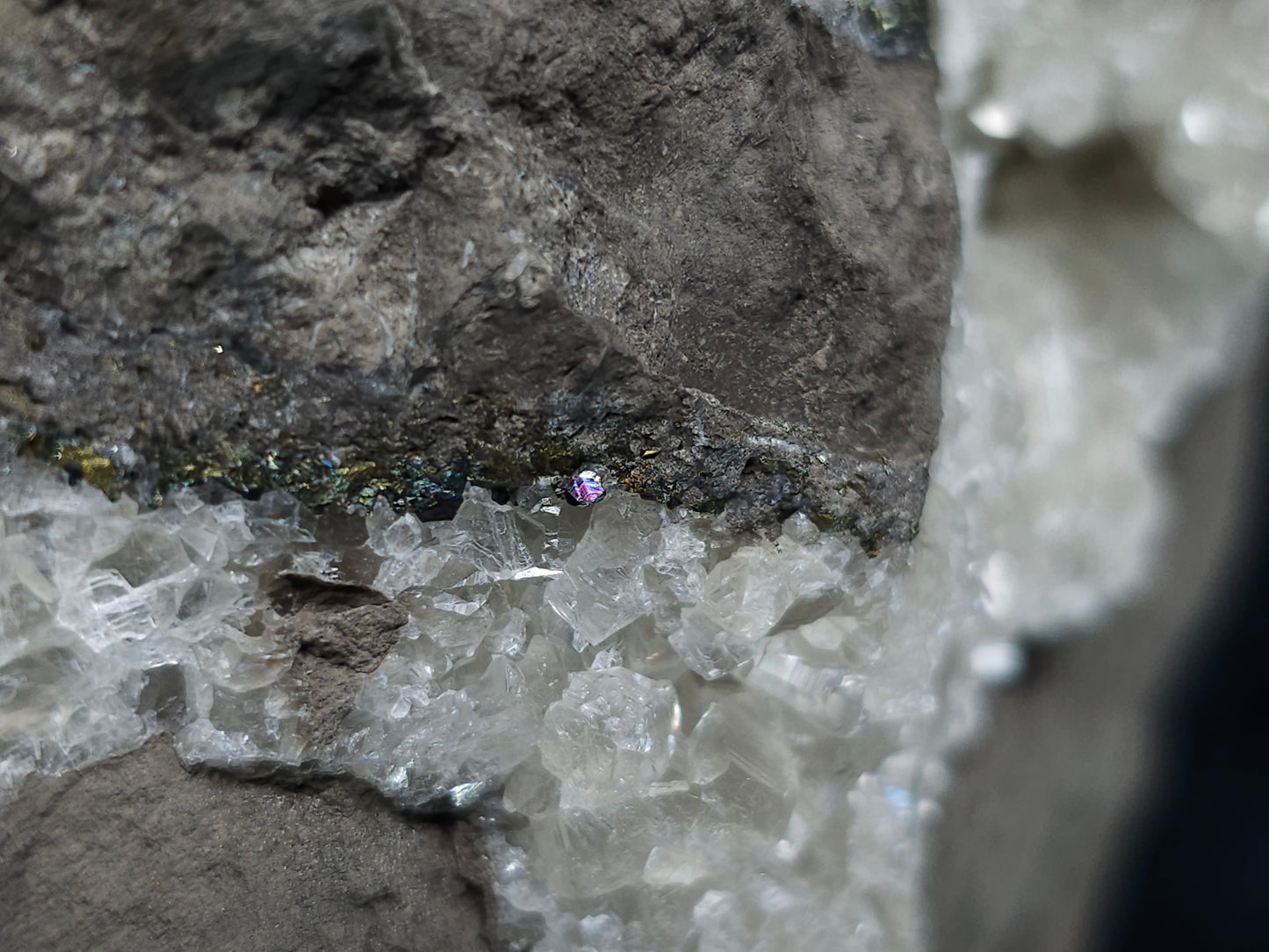 #33207 Super clear Nailhead Spar Calcite geode and Chalcopyrite ore and multiple small fossils