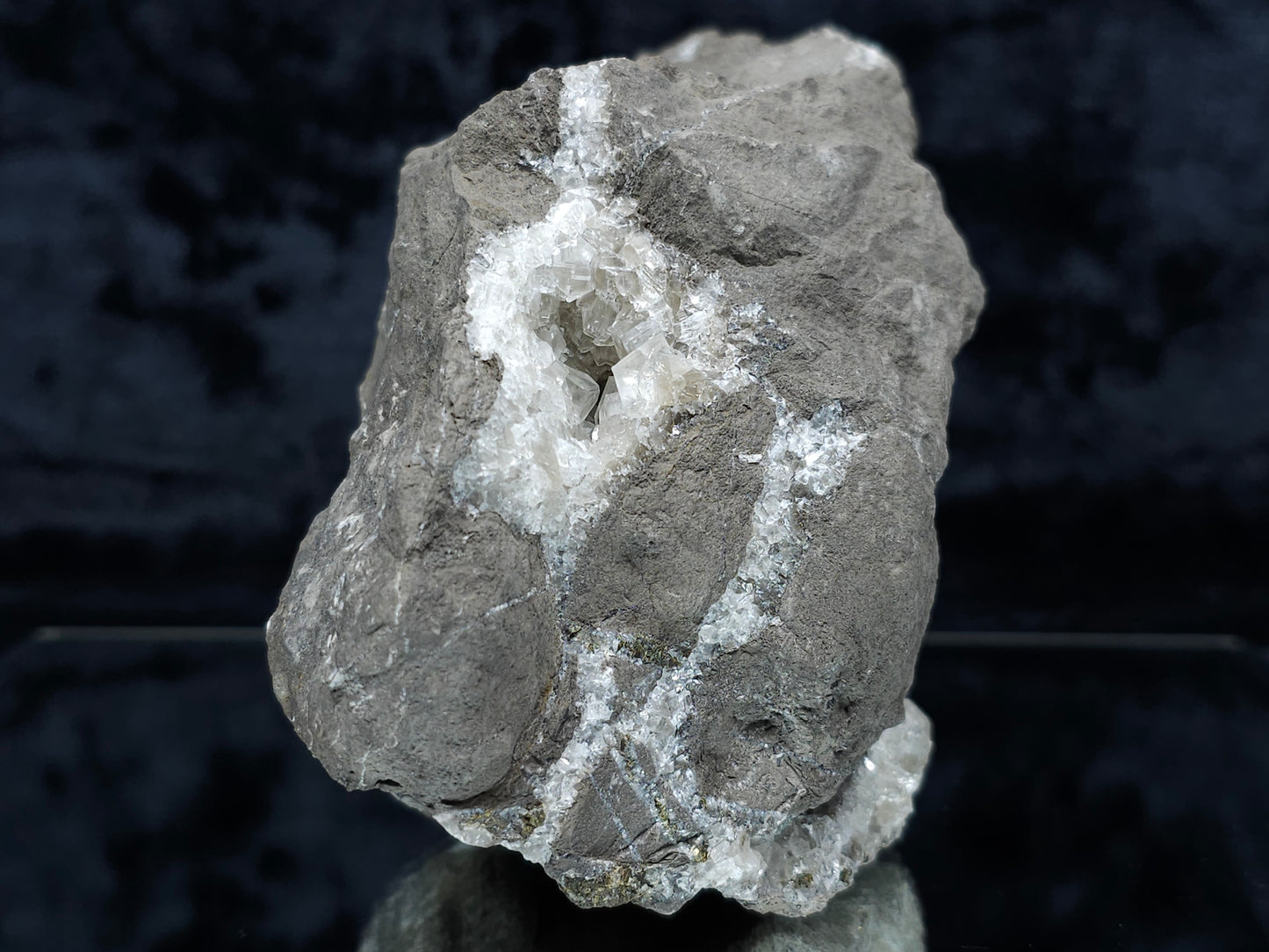 #33207 Super clear Nailhead Spar Calcite geode and Chalcopyrite ore and multiple small fossils