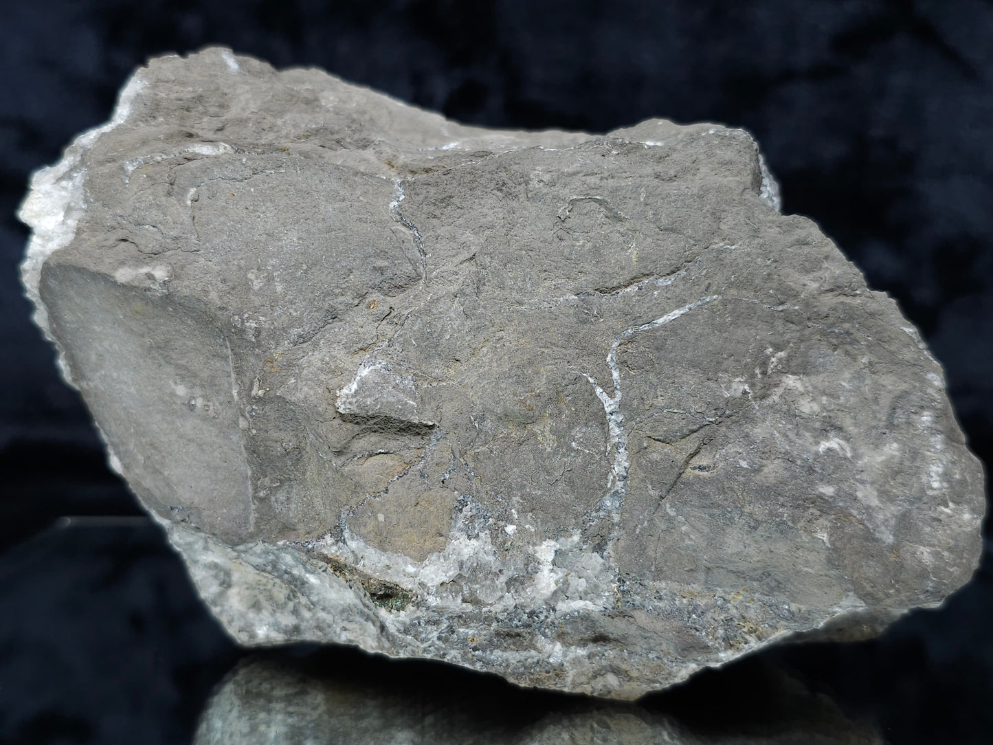 #33207 Super clear Nailhead Spar Calcite geode and Chalcopyrite ore and multiple small fossils