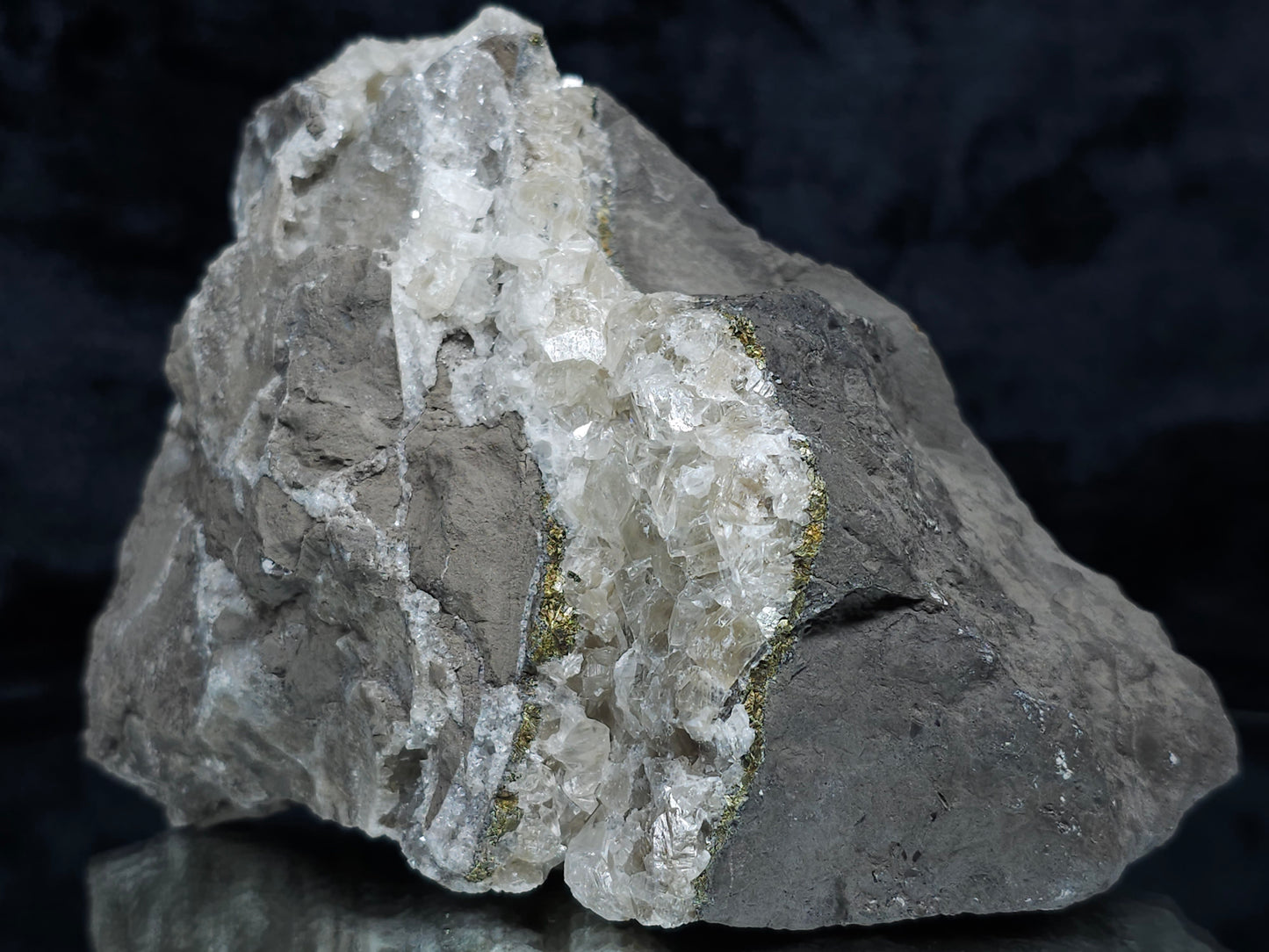 #33208 Super clear Nailhead Spar Calcite cluster and Chalcopyrite ore and multiple small fossils in the matrix