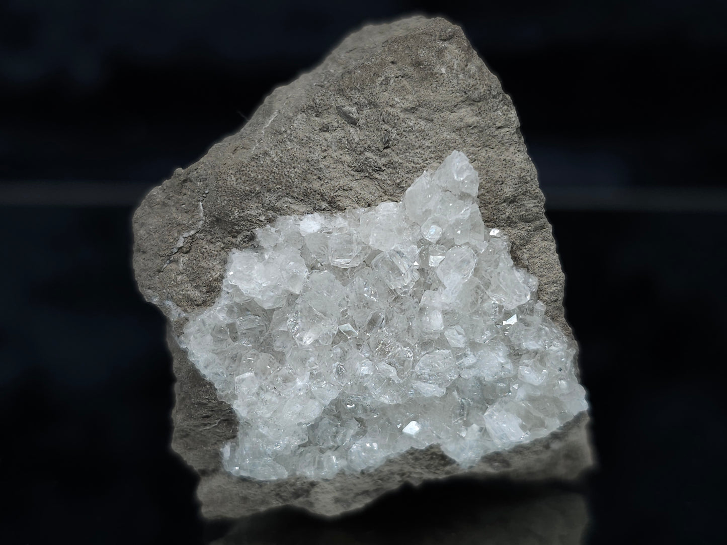#33210 Super clear Nailhead Spar Calcite cluster
