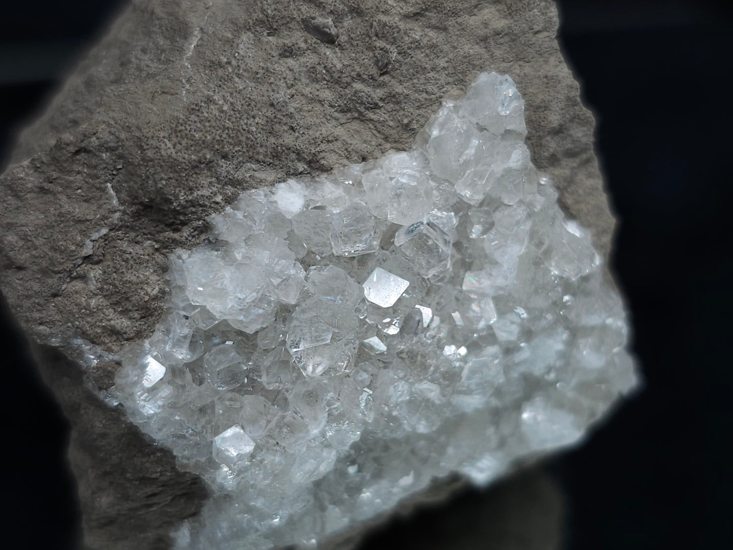 #33210 Super clear Nailhead Spar Calcite cluster