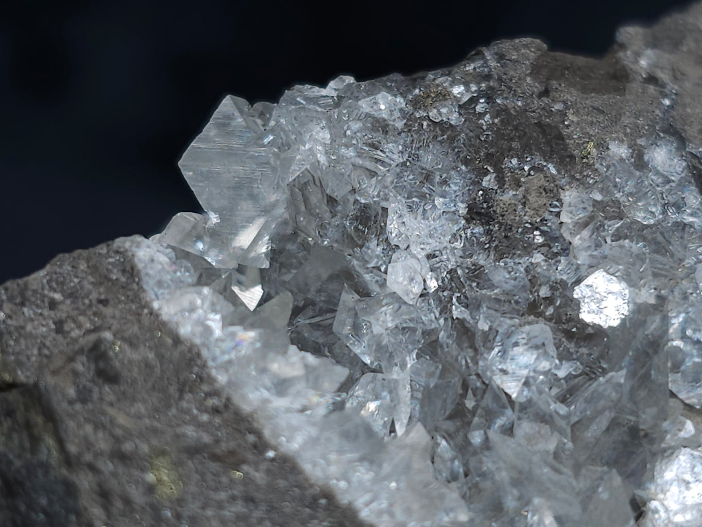 #33212 Super clear Nailhead Spar Calcite cluster and Chalcopyrite ore and multiple small fossils