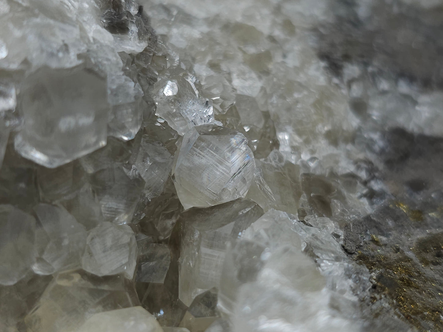 #33215 Super clear Nailhead Spar Calcite geode and Chalcopyrite ore and multiple small fossils in the matrix