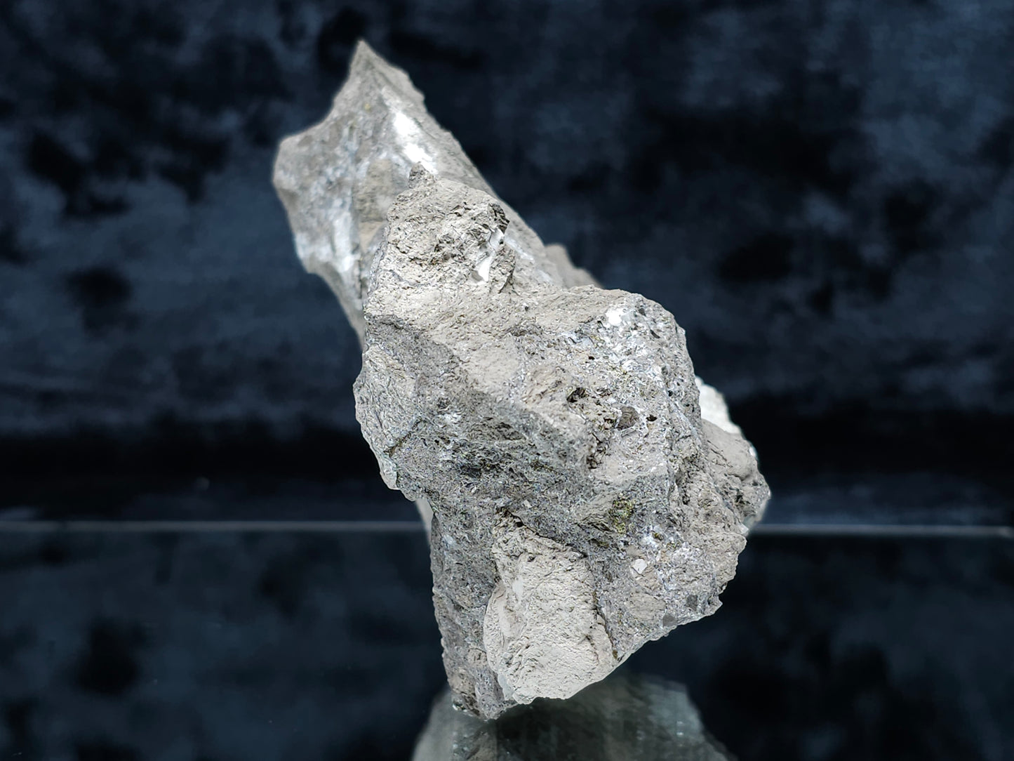 #33216 Super clear Nailhead Spar Calcite geode and Chalcopyrite ore and multiple small fossils in the matrix