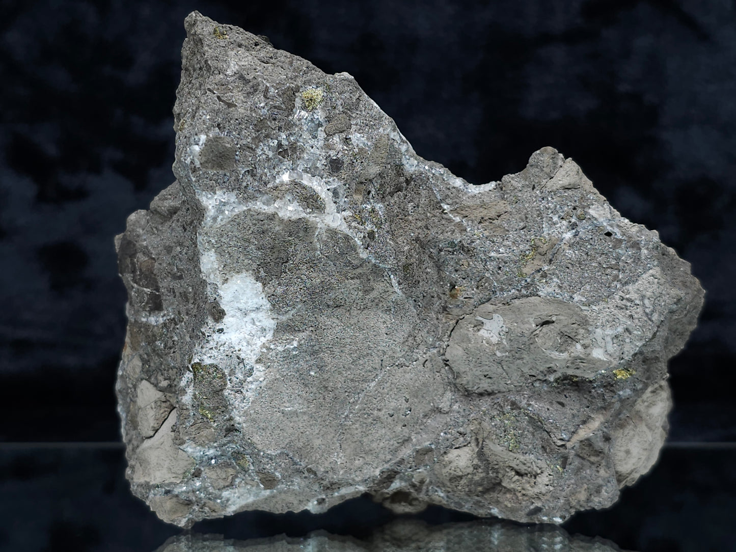 #33216 Super clear Nailhead Spar Calcite geode and Chalcopyrite ore and multiple small fossils in the matrix