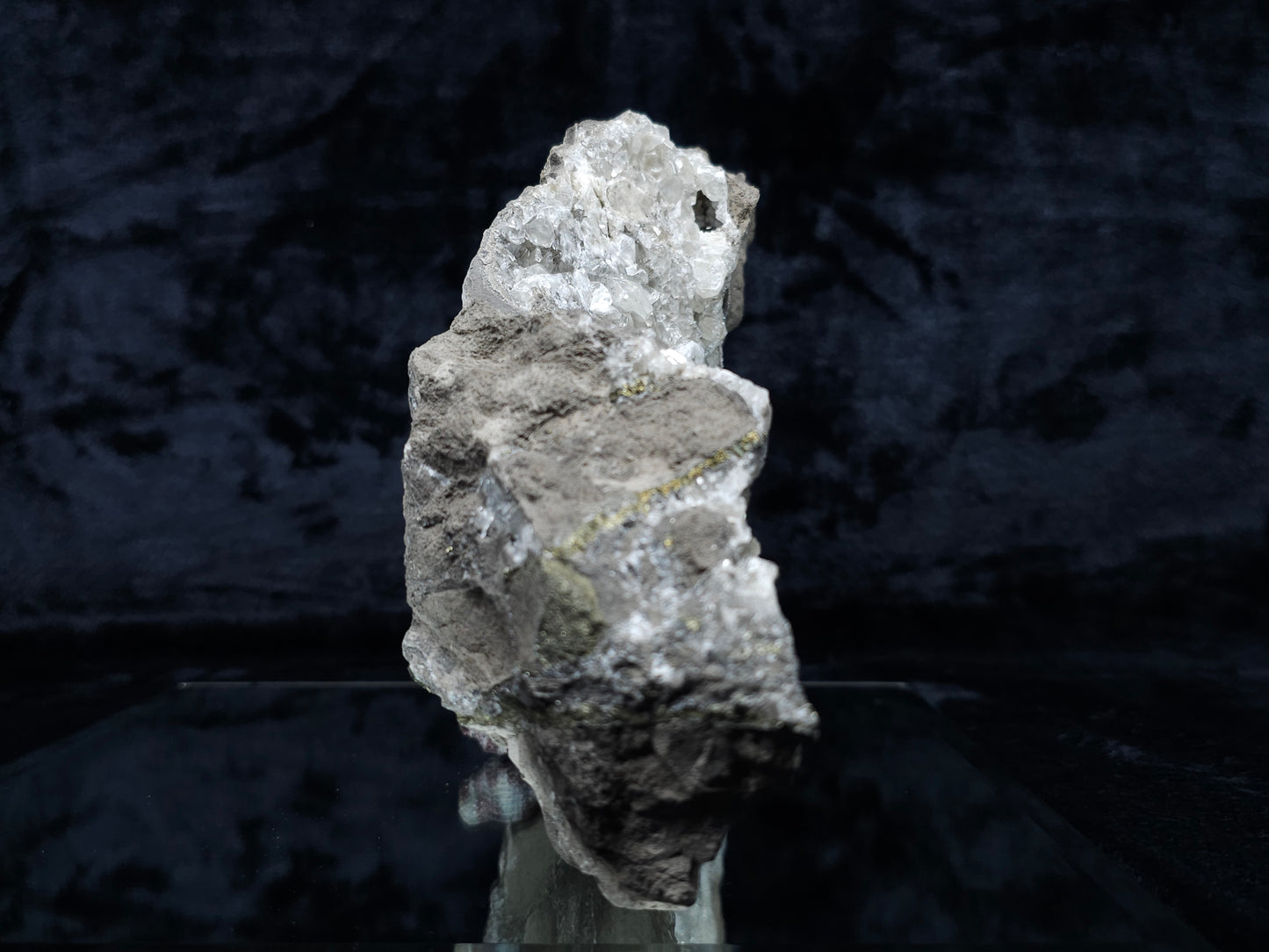 #33220 Super clear Nailhead Spar Calcite cluster and Chalcopyrite ore and multiple small fossils in the matrix