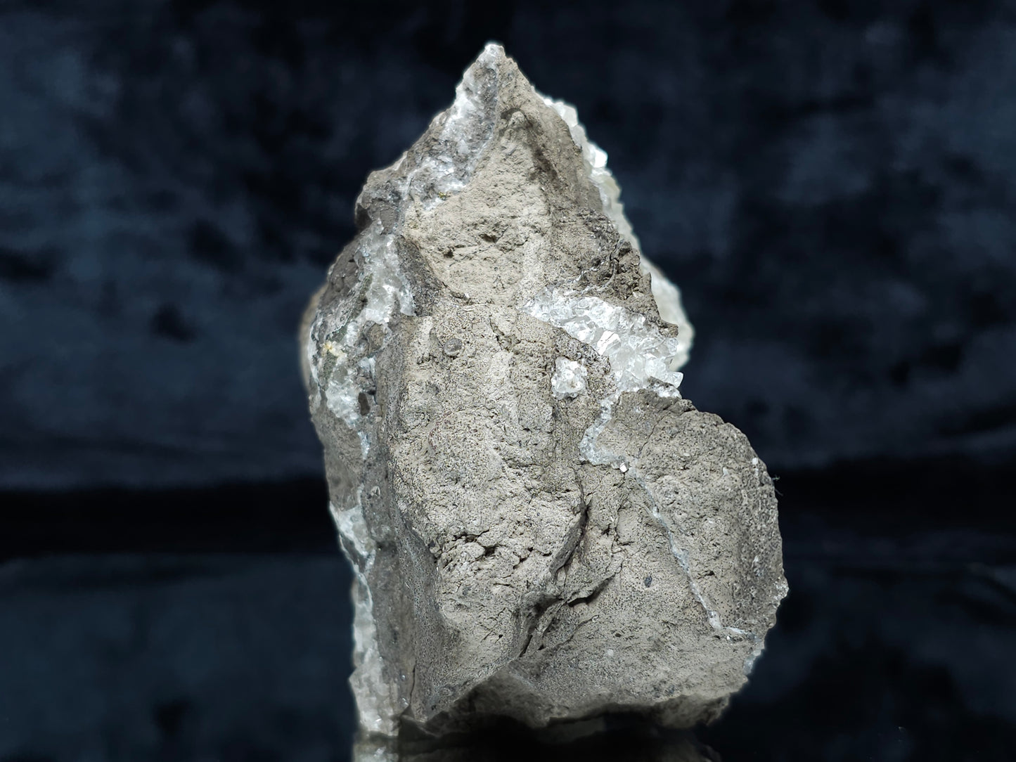 #33974 Super clear Nailhead Spar Calcite geode and  Chalcopyrite ore and multiple small fossils in the matrix