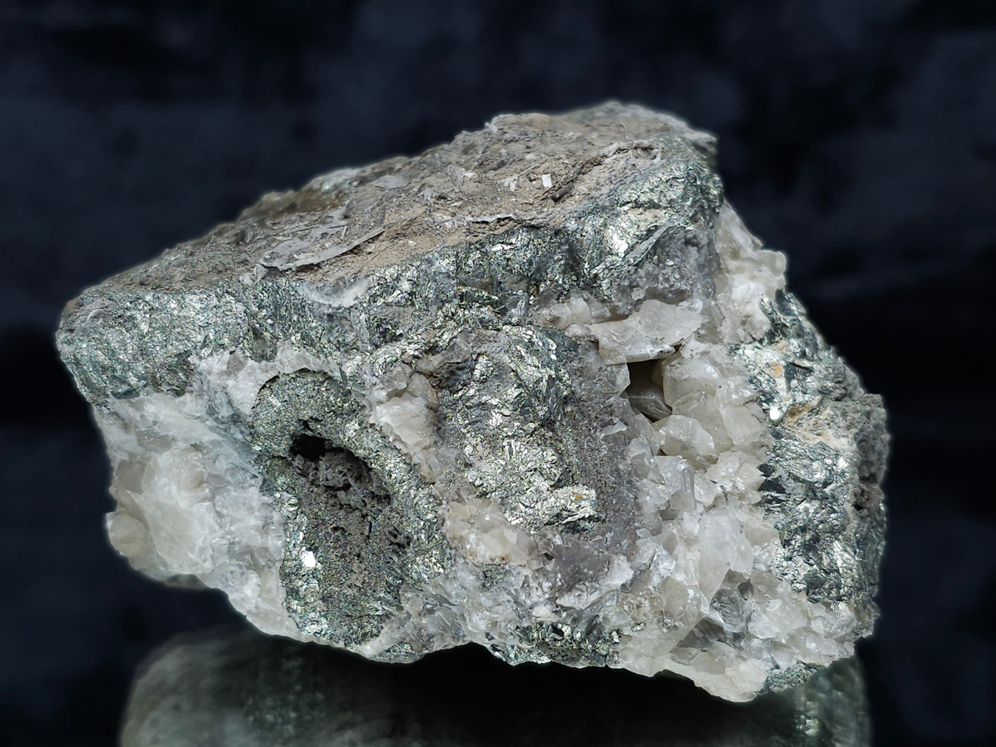 #35882 Chalcopyrite ore and Calcite crystals geode