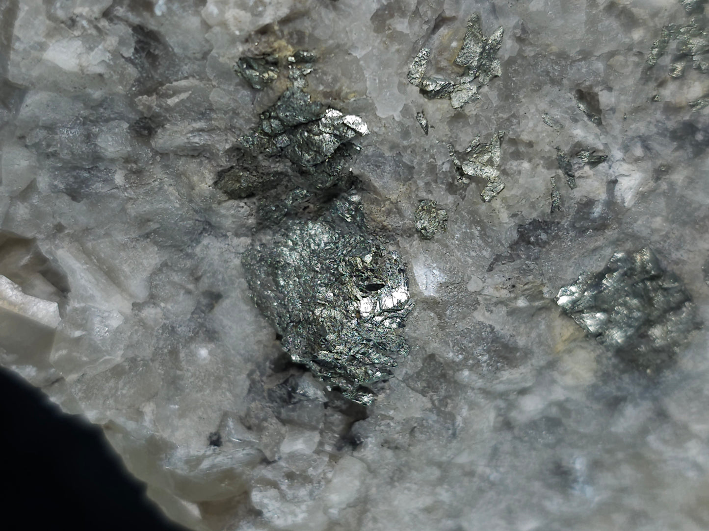 #35882 Chalcopyrite ore and Calcite crystals geode