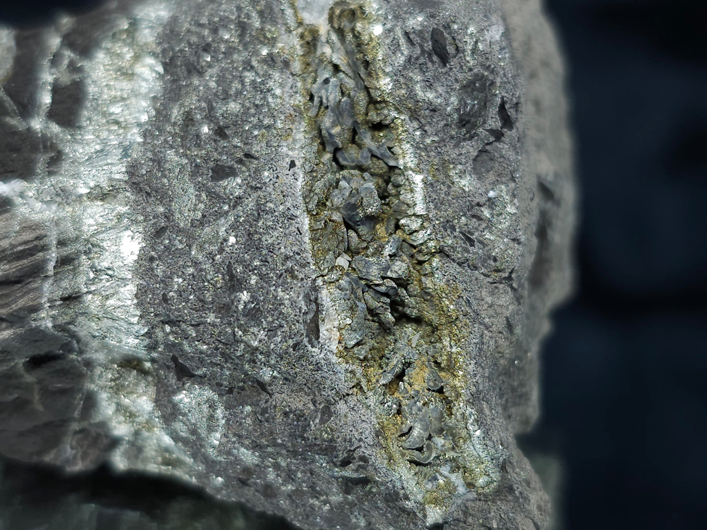 #35889 Chalcopyrite ore and Calcite cluster formation