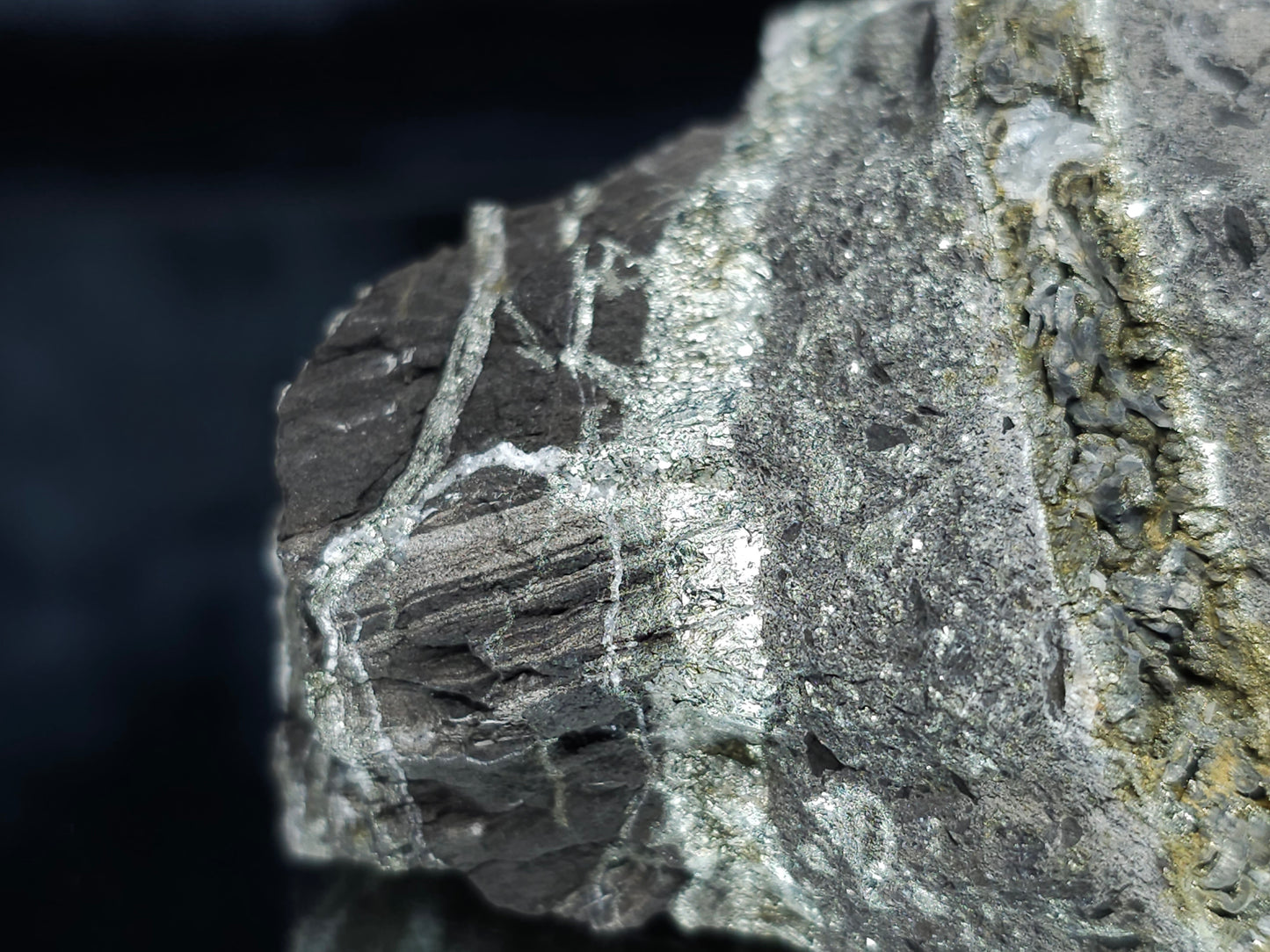 #35889 Chalcopyrite ore and Calcite cluster formation