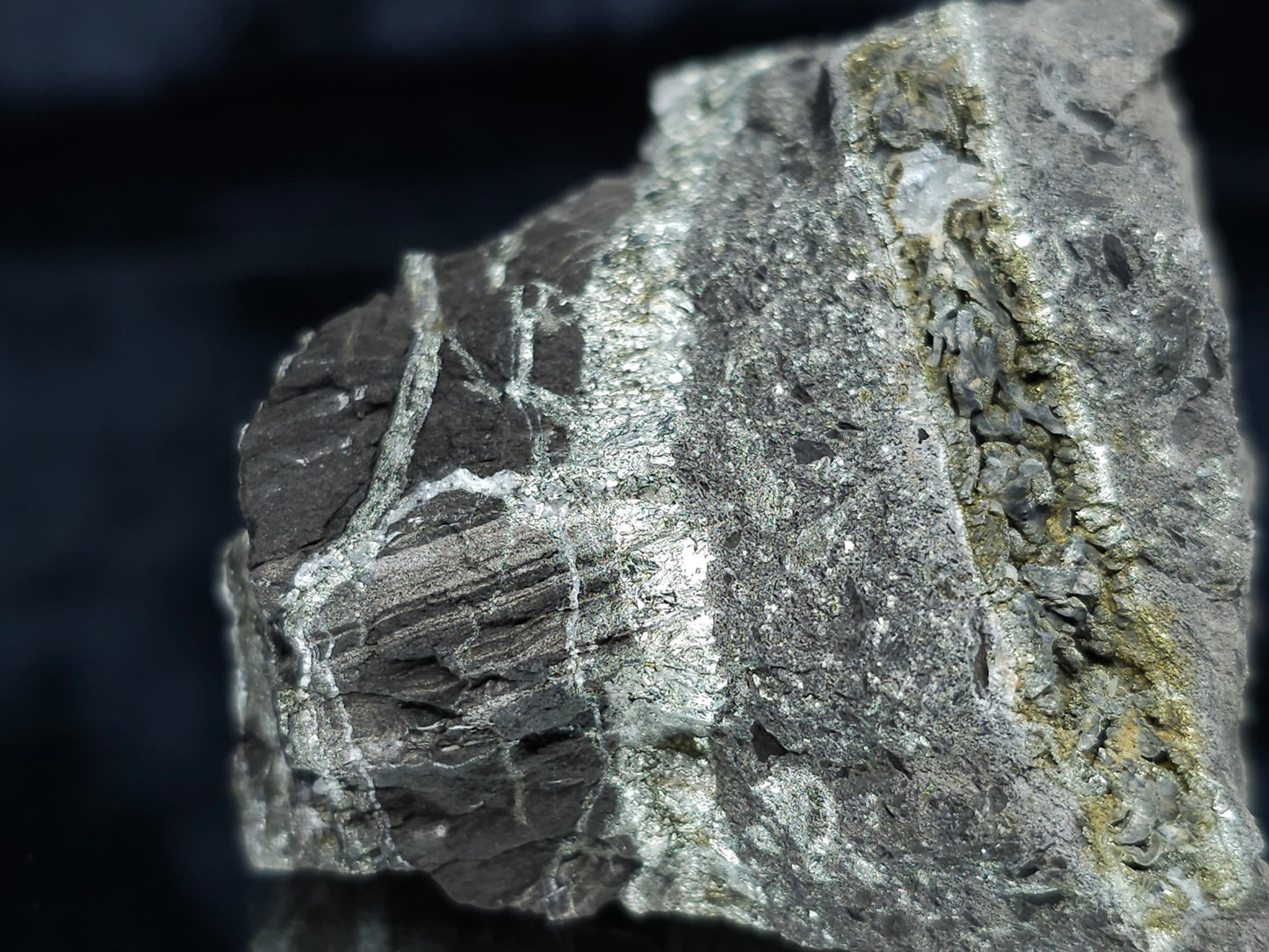 #35889 Chalcopyrite ore and Calcite cluster formation