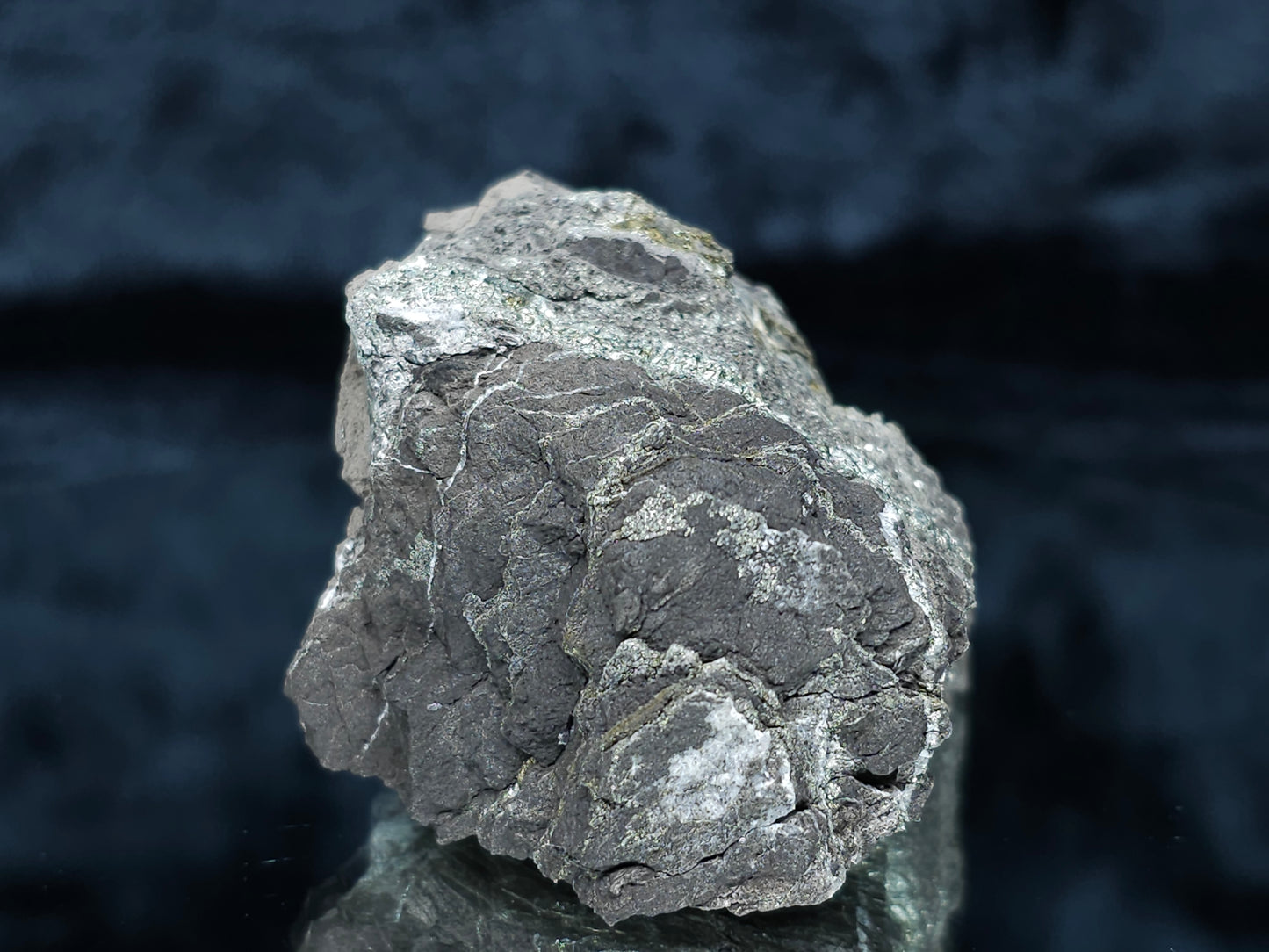 #35889 Chalcopyrite ore and Calcite cluster formation