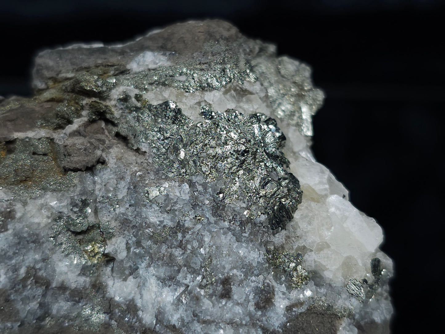 #35892 Chalcopyrite ore and Calcite formation