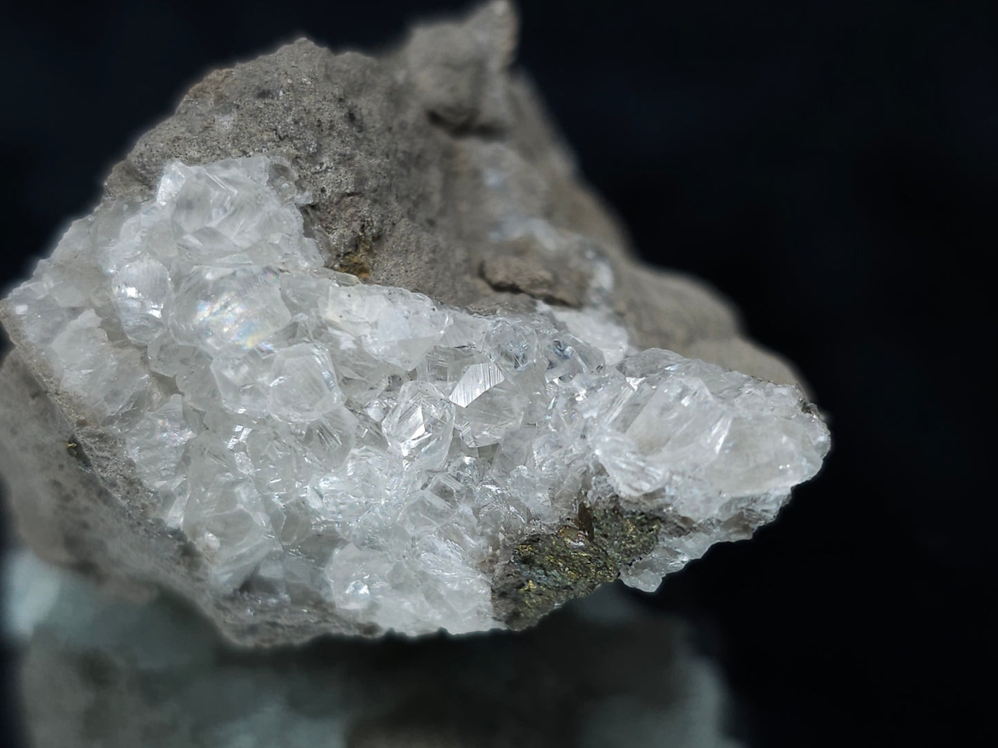 #35897 Super clear Nailhead Spar Calcite cluster and Chalcopyrite ore and multiple small fossils in the matrix