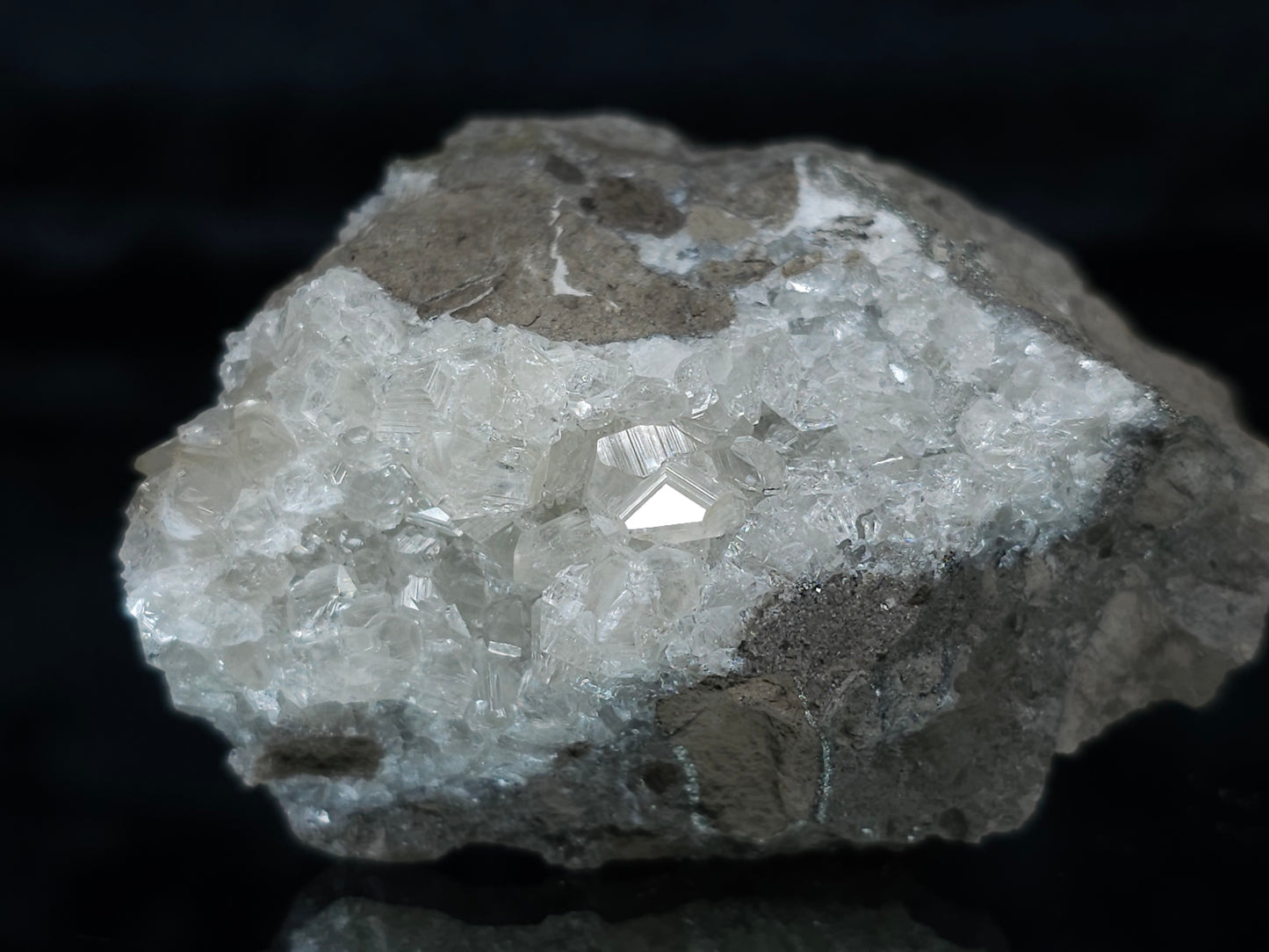#35917 #R Super clear Nailhead Spar Calcite cluster, Chalcopyrite ore and multiple small fossils in the matrix