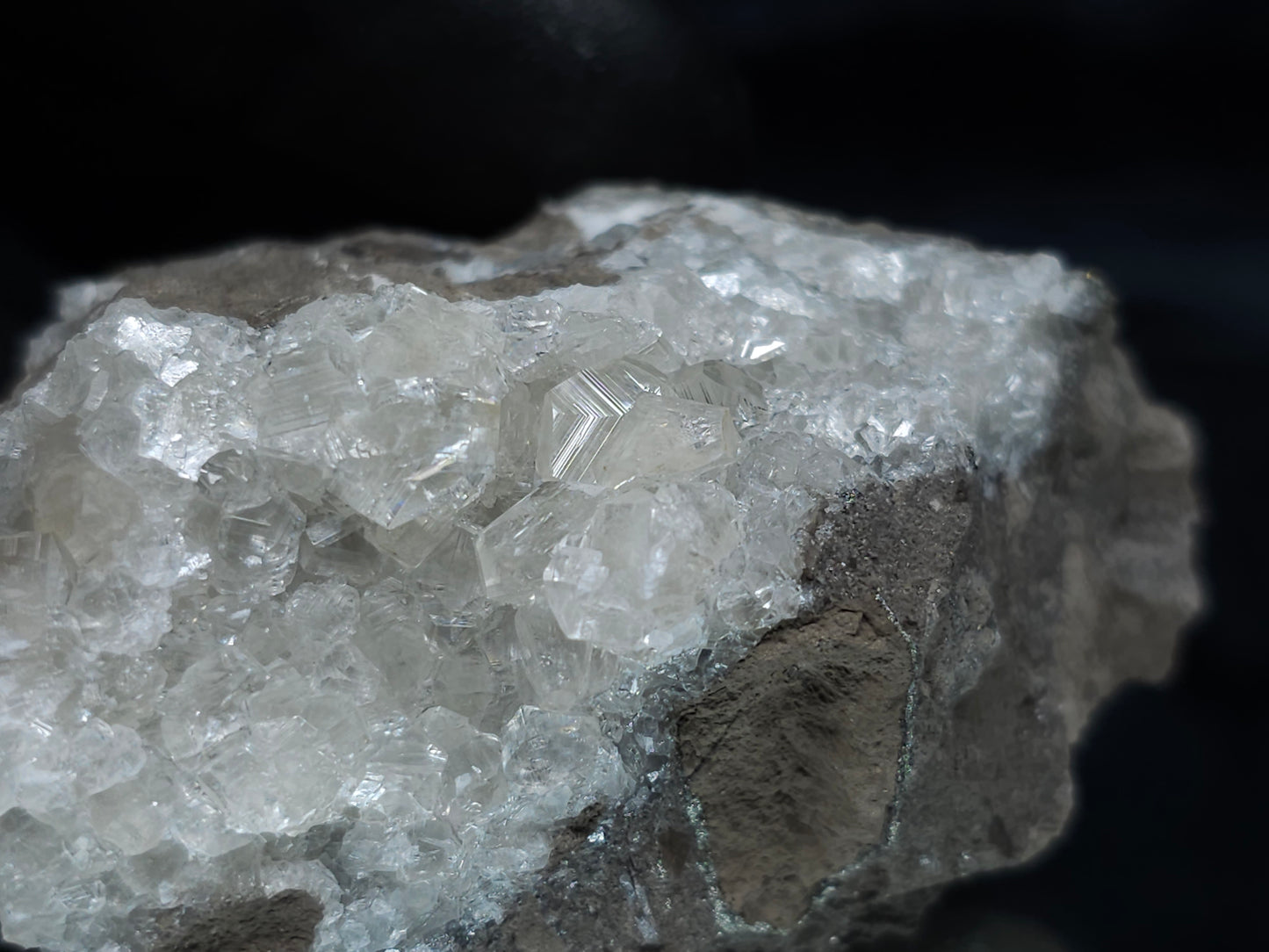 #35917 #R Super clear Nailhead Spar Calcite cluster, Chalcopyrite ore and multiple small fossils in the matrix