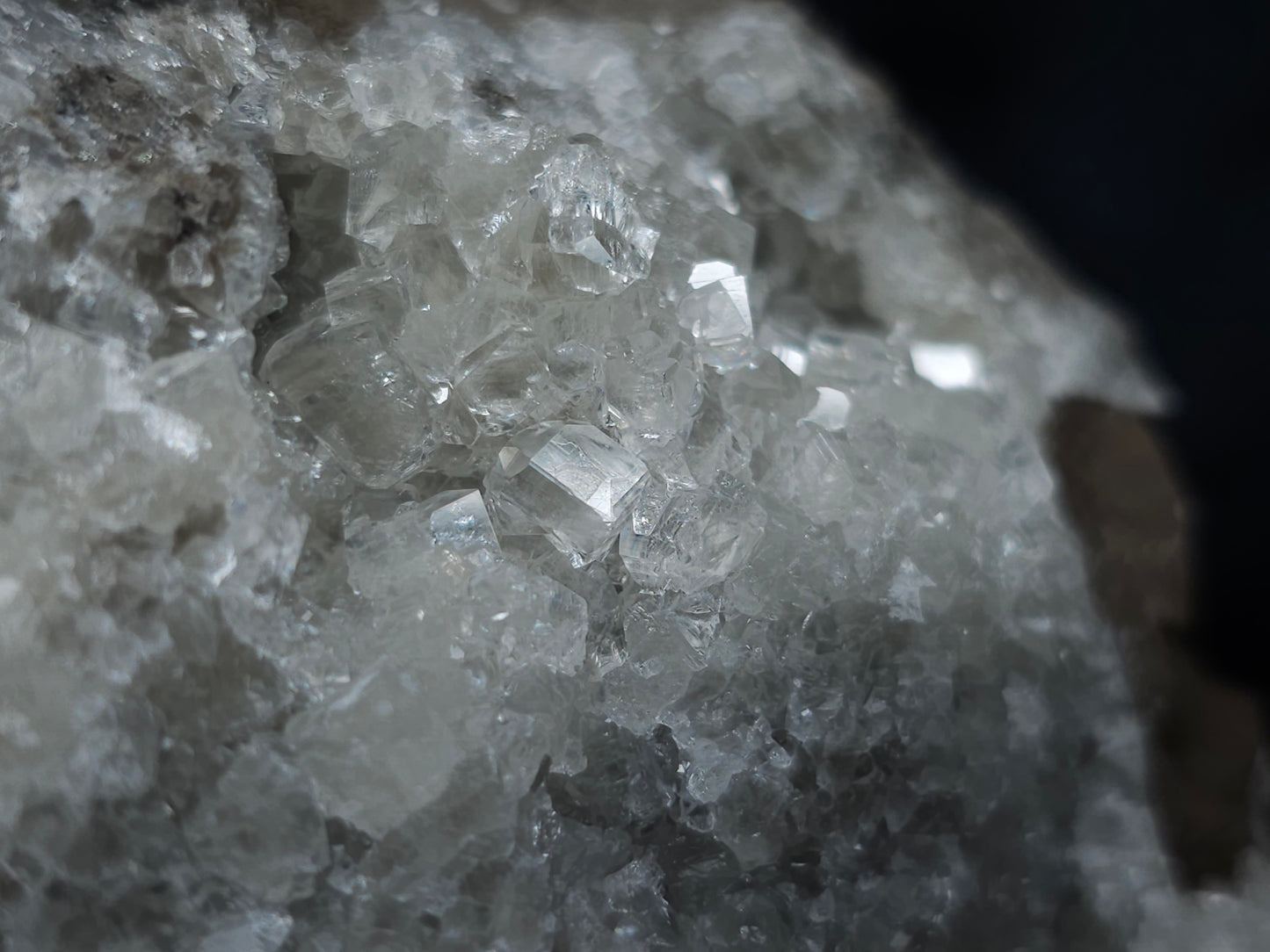 #35920 #Q Super clear Nailhead Spar Calcite geode, Chalcopyrite ore and multiple small fossils in the matrix
