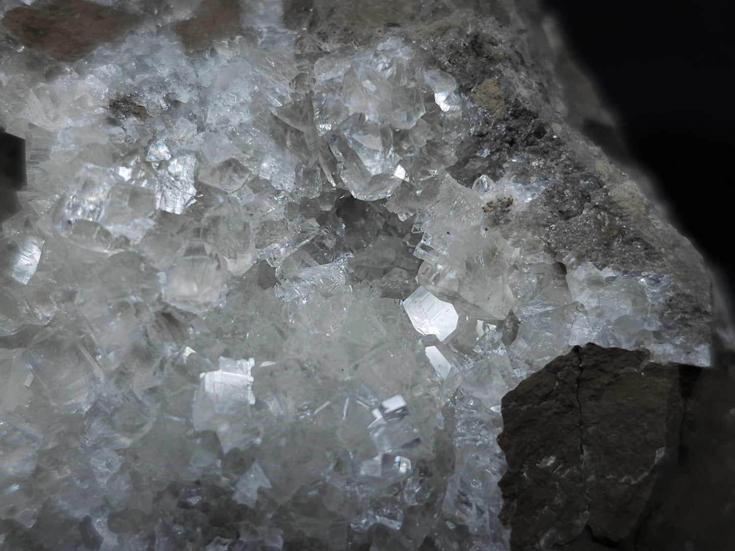 #35920 #Q Super clear Nailhead Spar Calcite geode, Chalcopyrite ore and multiple small fossils in the matrix