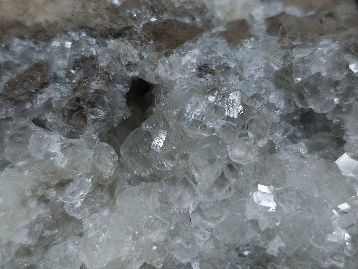 #35920 #Q Super clear Nailhead Spar Calcite geode, Chalcopyrite ore and multiple small fossils in the matrix