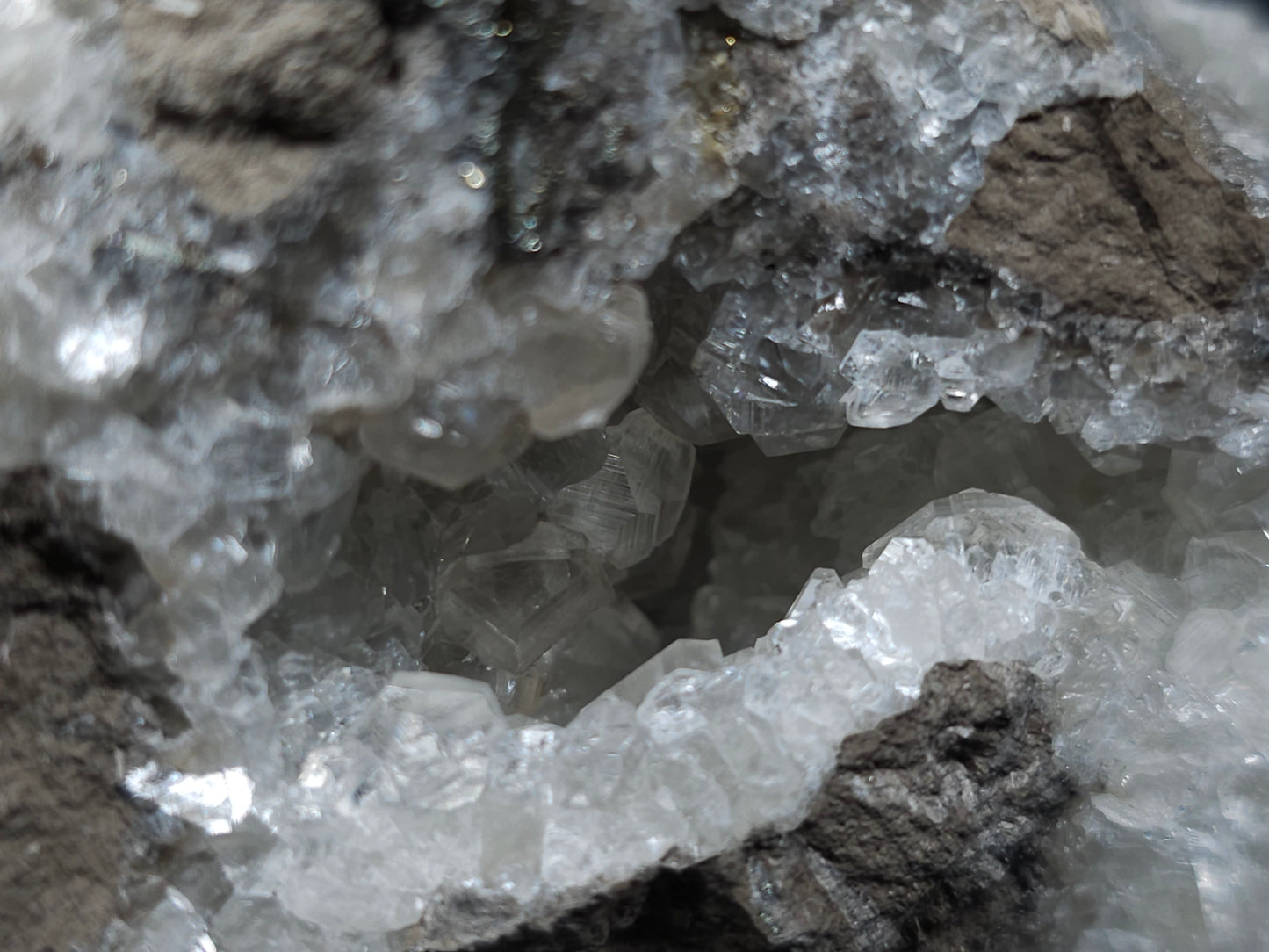 #35920 #Q Super clear Nailhead Spar Calcite geode, Chalcopyrite ore and multiple small fossils in the matrix