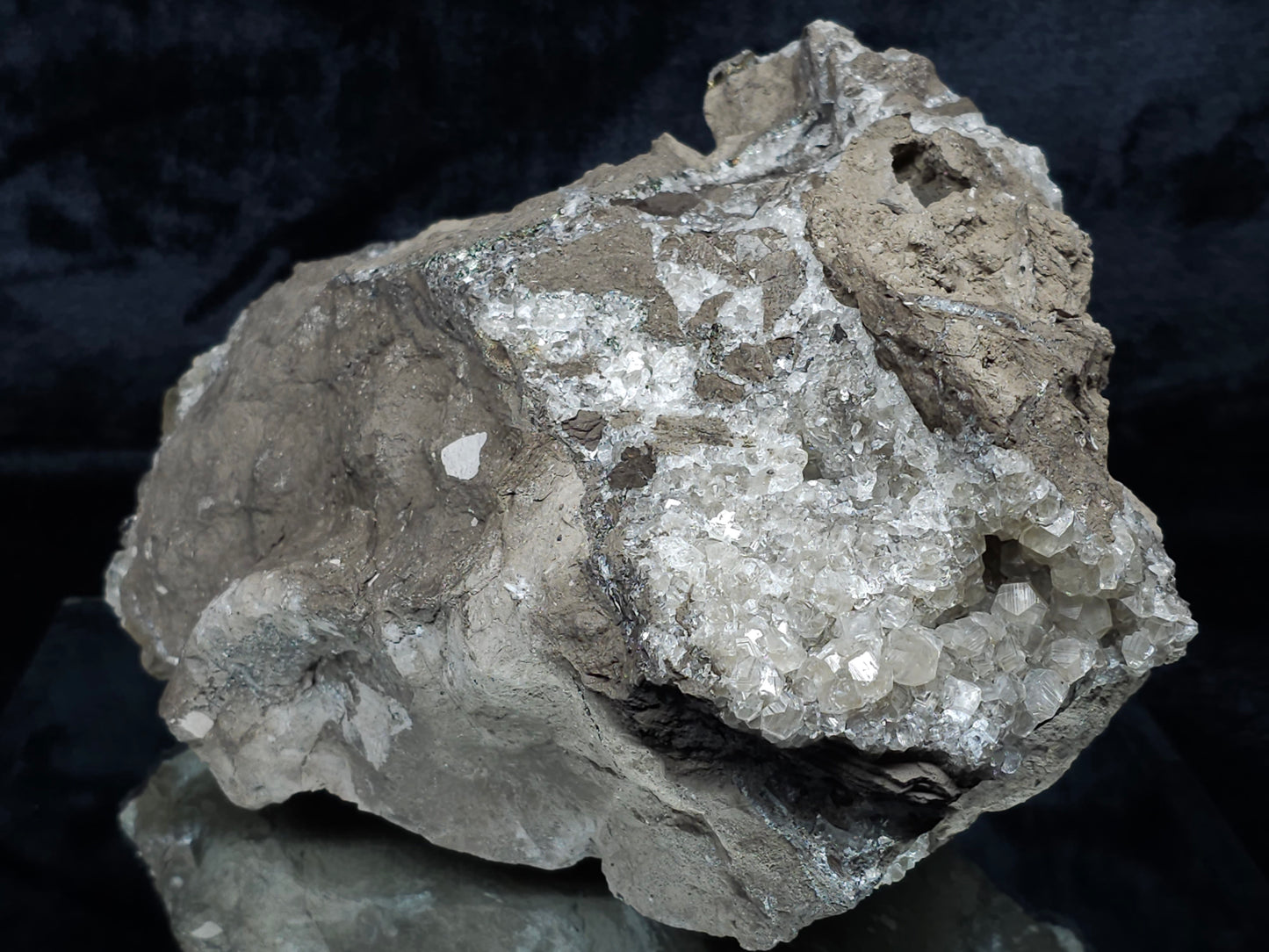 #33972 Super clear Nailhead Spar Calcite geode and Chalcopyrite ore and multiple small fossils in the matrix