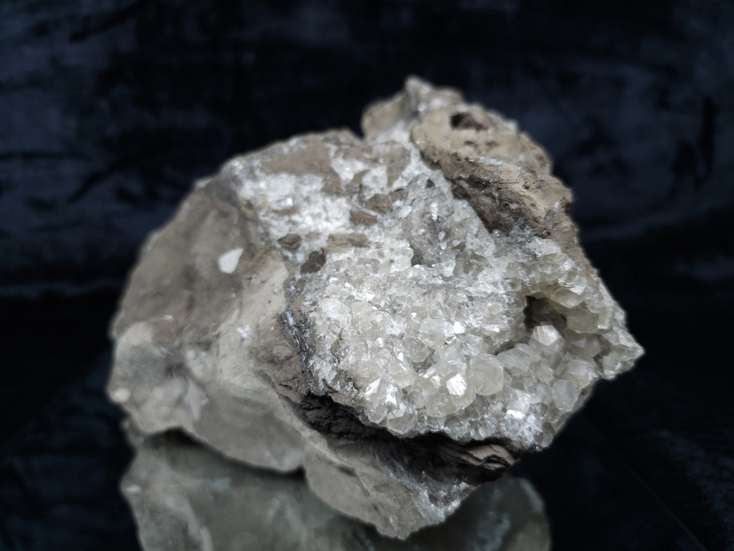 #33972 Super clear Nailhead Spar Calcite geode and Chalcopyrite ore and multiple small fossils in the matrix