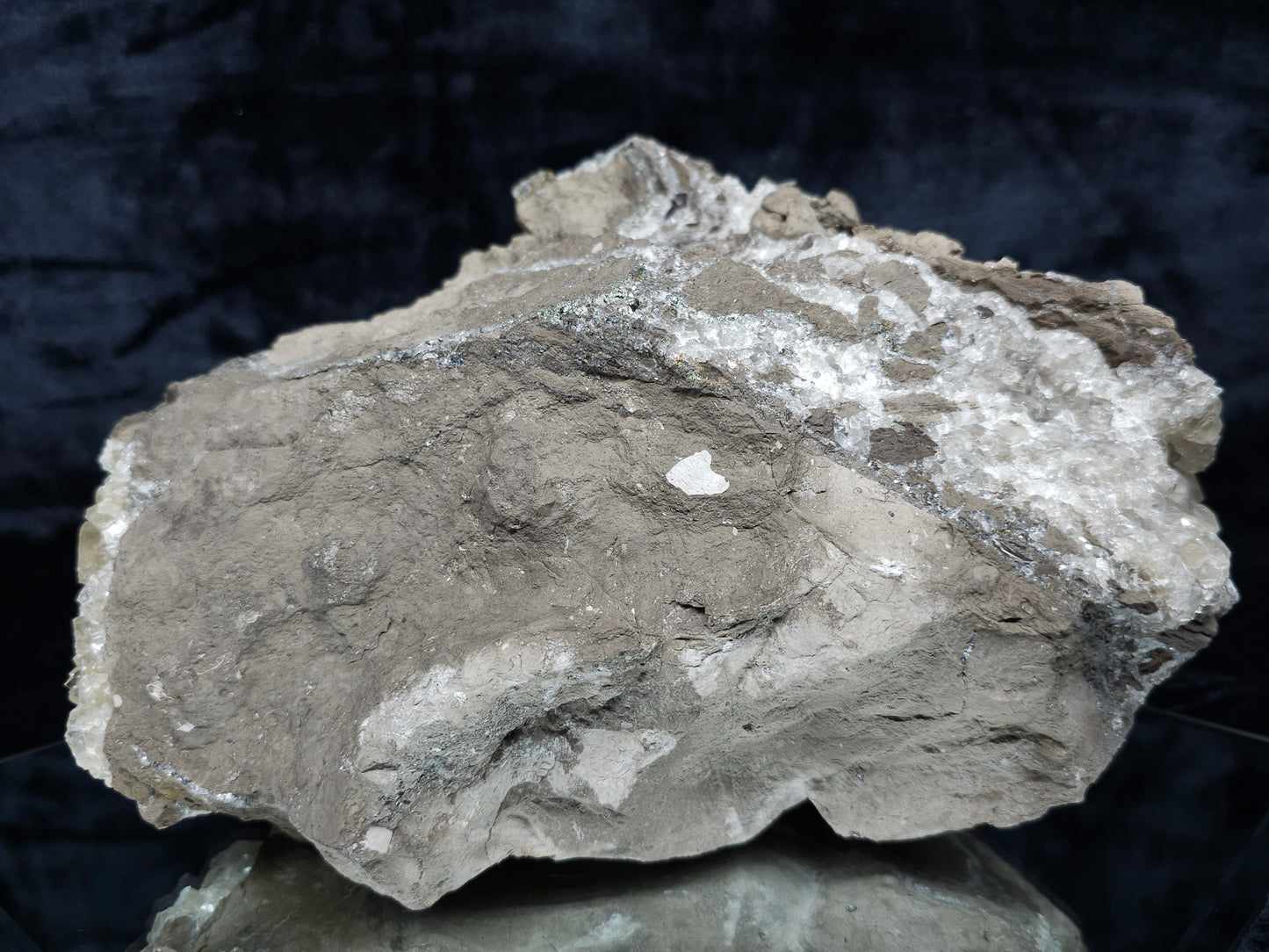 #33972 Super clear Nailhead Spar Calcite geode and Chalcopyrite ore and multiple small fossils in the matrix
