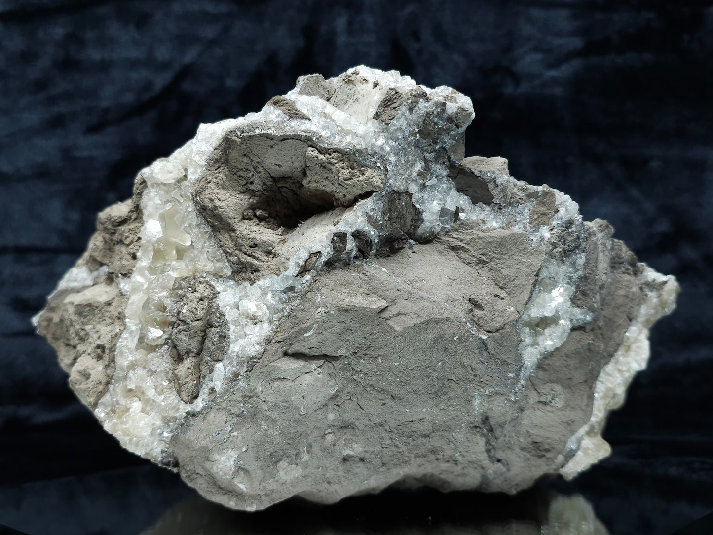 #33972 Super clear Nailhead Spar Calcite geode and Chalcopyrite ore and multiple small fossils in the matrix