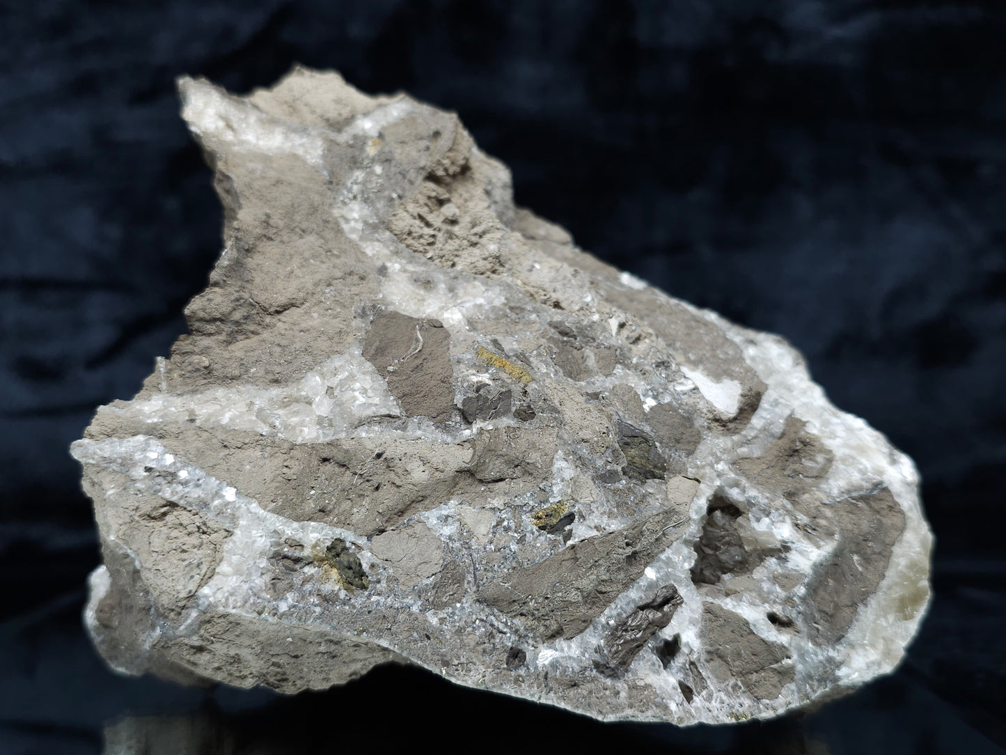#33973 Super clear Nailhead Spar Calcite geode and Chalcopyrite ore and multiple small fossils in the matrix