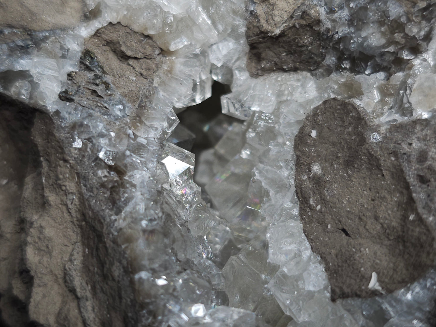 #33977 Super clear Nailhead Spar Calcite geode and Chalcopyrite ore and multiple small fossils in the matrix