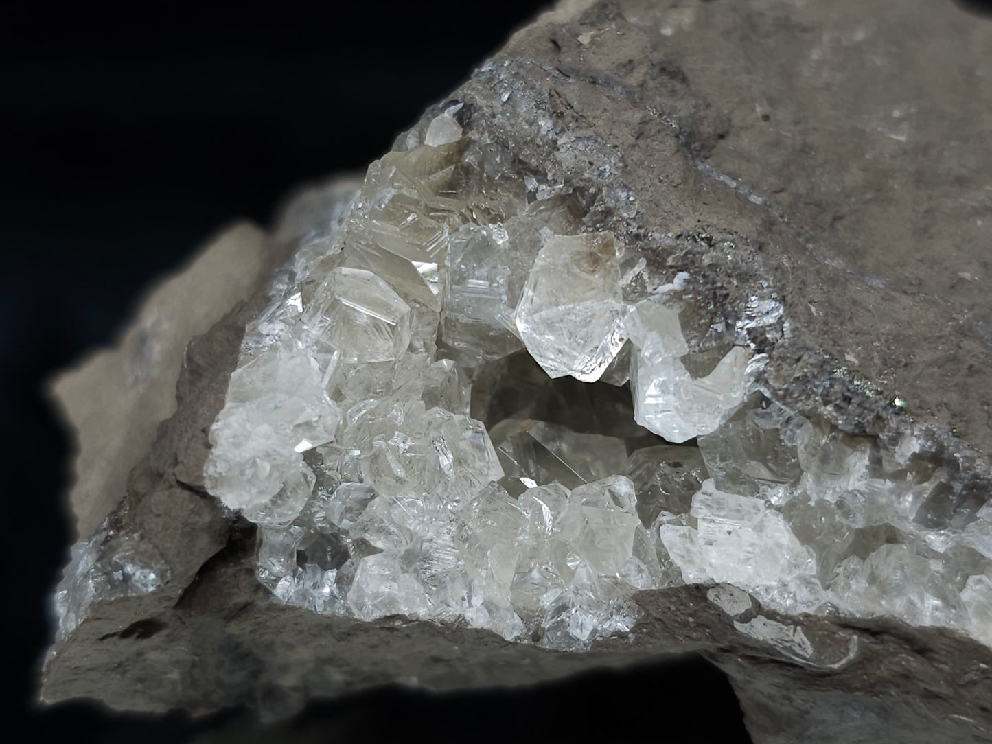 #33979 Super clear Nailhead Spar Calcite geode and Chalcopyrite ore and multiple small fossils in the matrix