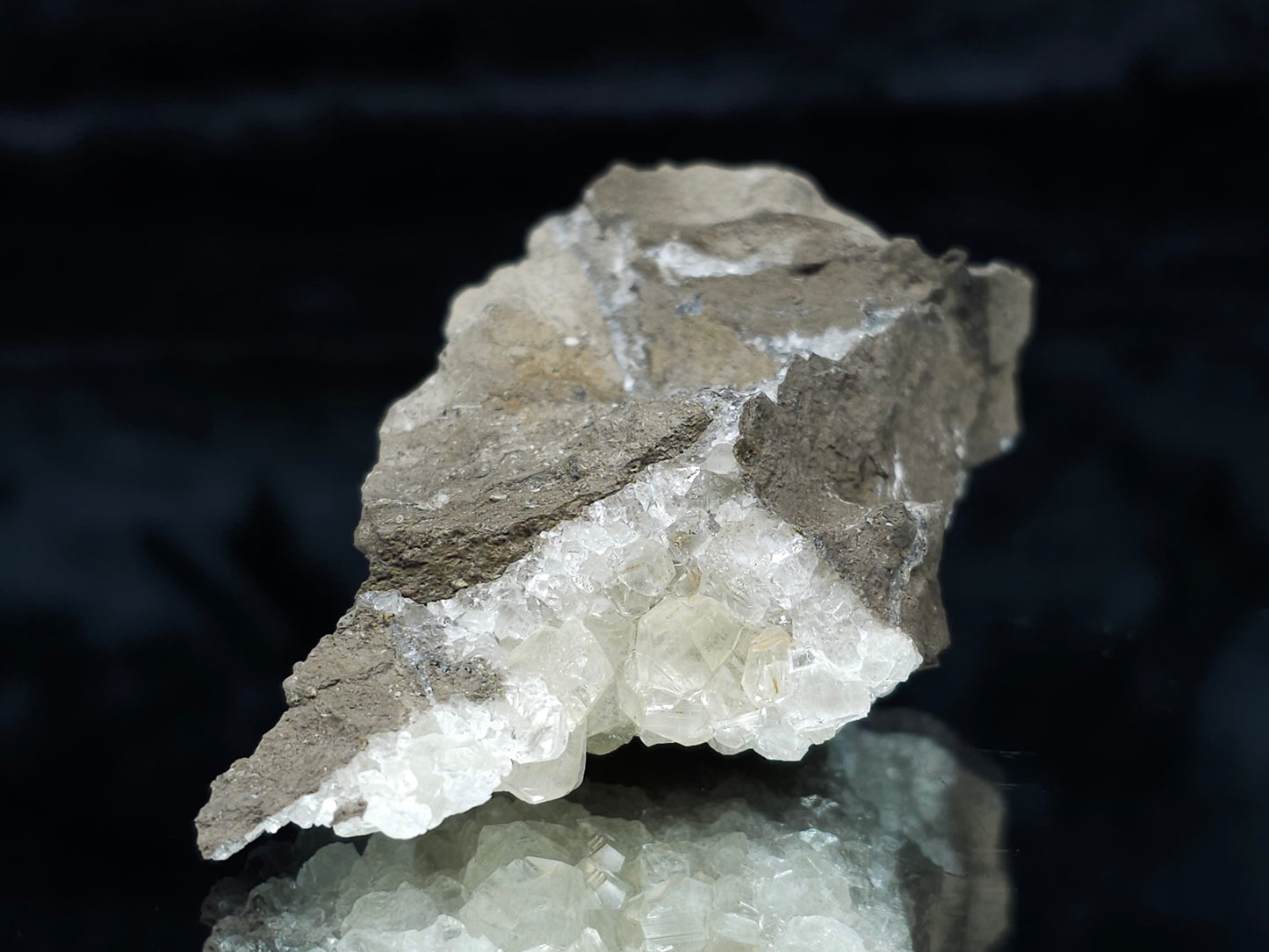 #33979 Super clear Nailhead Spar Calcite geode and Chalcopyrite ore and multiple small fossils in the matrix