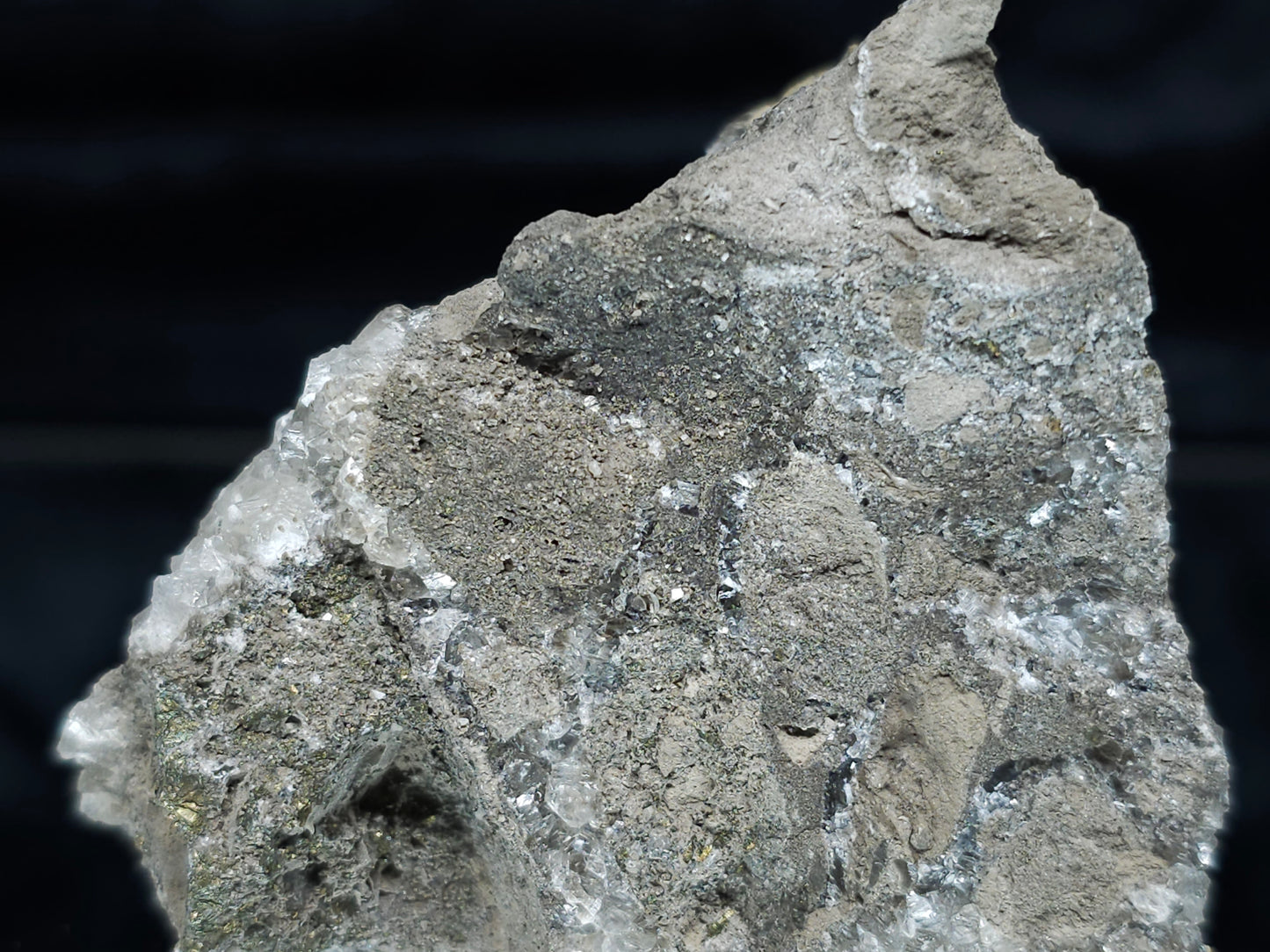 #33984 Super clear Nailhead Spar Calcite cluster and Chalcopyrite ore and multiple small fossils in the matrix