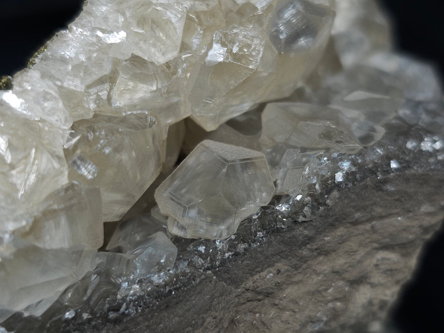 #33985 Super clear Nailhead Spar Calcite cluster and Chalcopyrite ore and multiple small fossils in the matrix