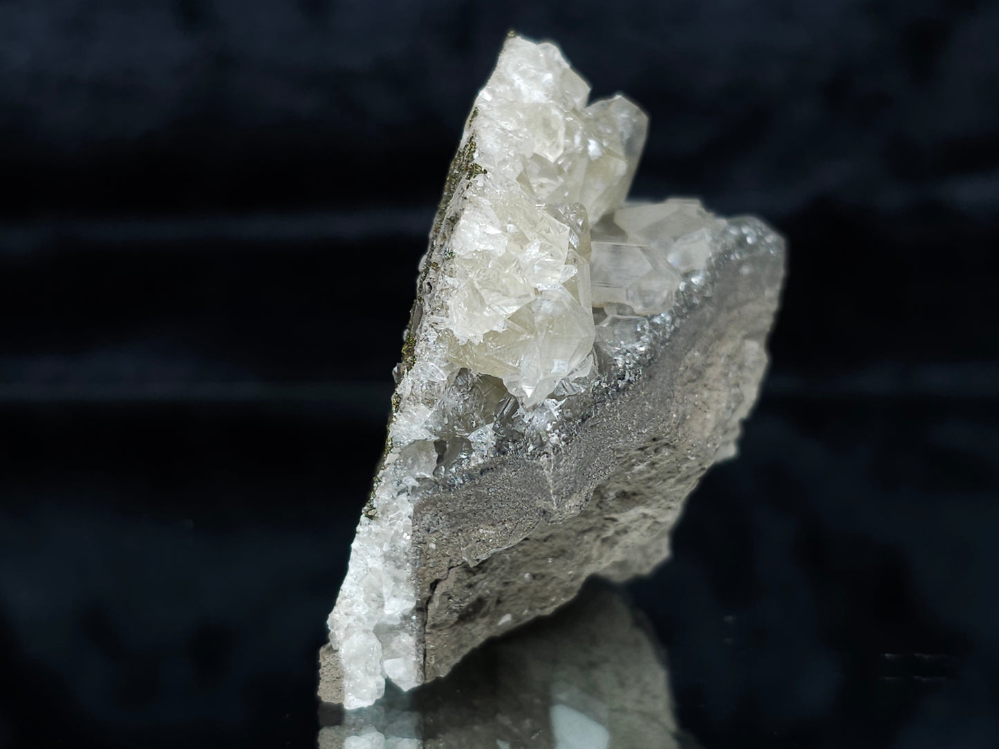 #33985 Super clear Nailhead Spar Calcite cluster and Chalcopyrite ore and multiple small fossils in the matrix