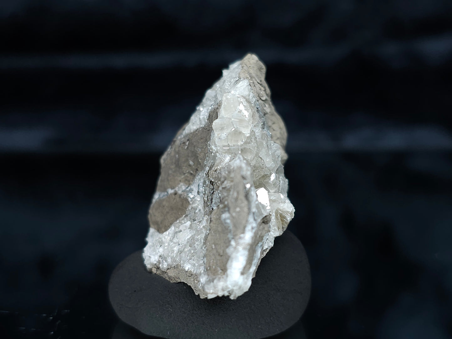 #33989 Super clear Nailhead Spar Calcite geode and  Chalcopyrite ore and multiple small fossils in the matrix
