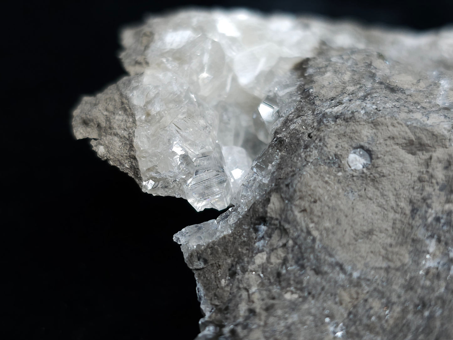 #33990 Super clear Nailhead Spar Calcite cluster and Chalcopyrite ore and multiple small fossils in the matrix