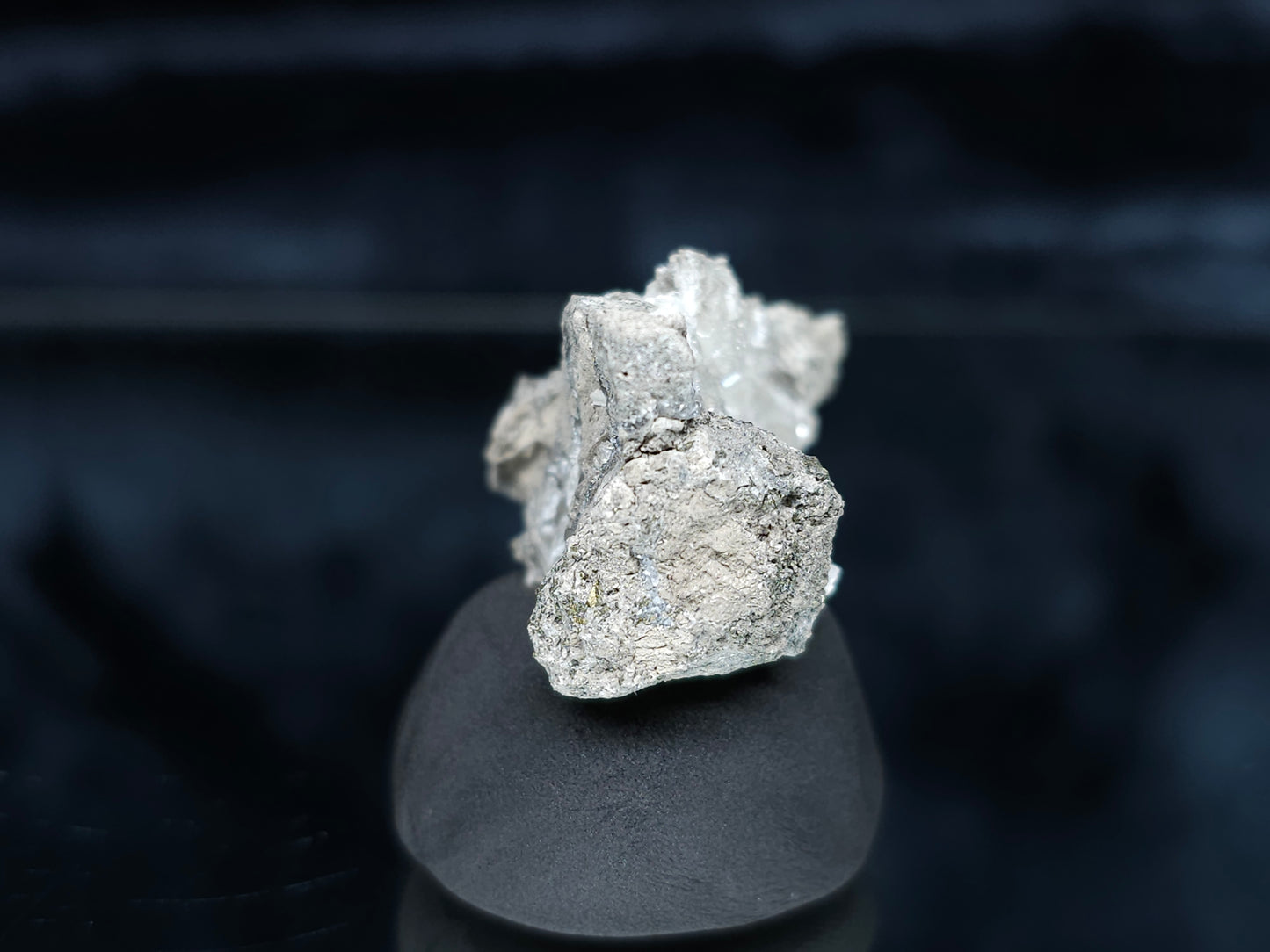 #33994 Super clear Nailhead Spar Calcite geode and Chalcopyrite ore and multiple small fossils in the matrix