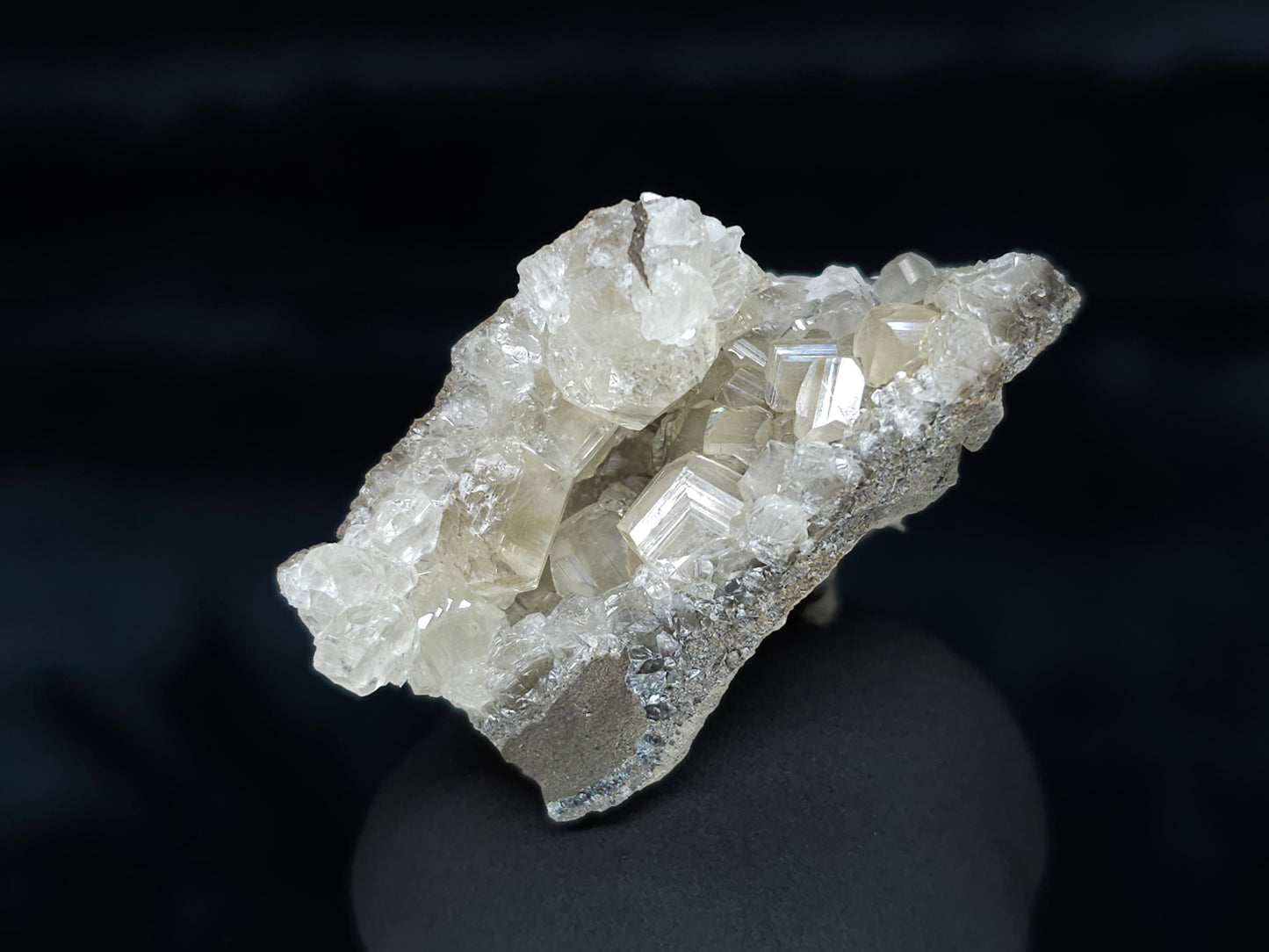 #33996 Super clear Nailhead Spar Calcite geode and Chalcopyrite ore and multiple small fossils in the matrix