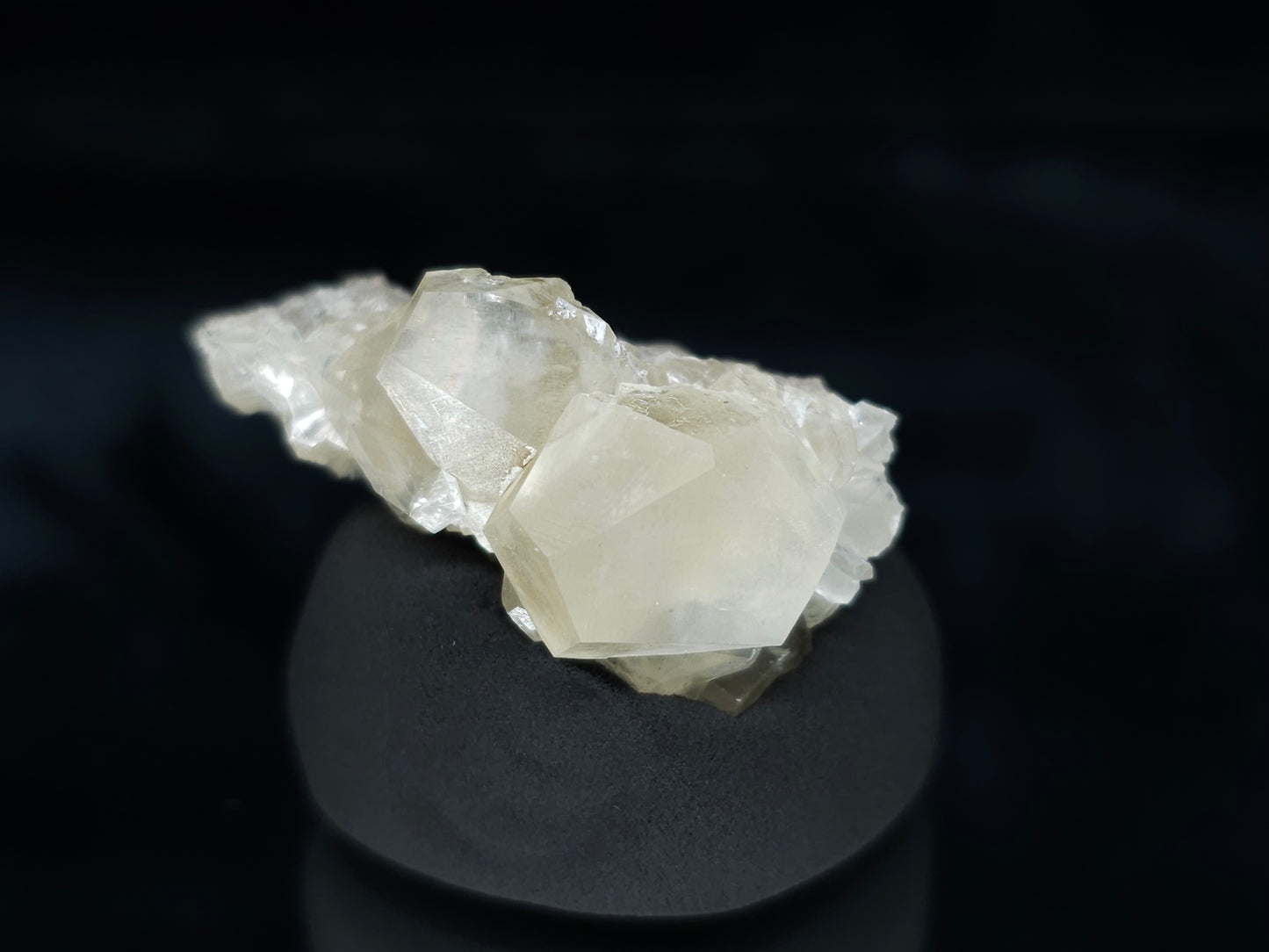 #34004 Super clear Nailhead Spar Calcite cluster and Chalcopyrite ore and multiple small fossils in the matrix