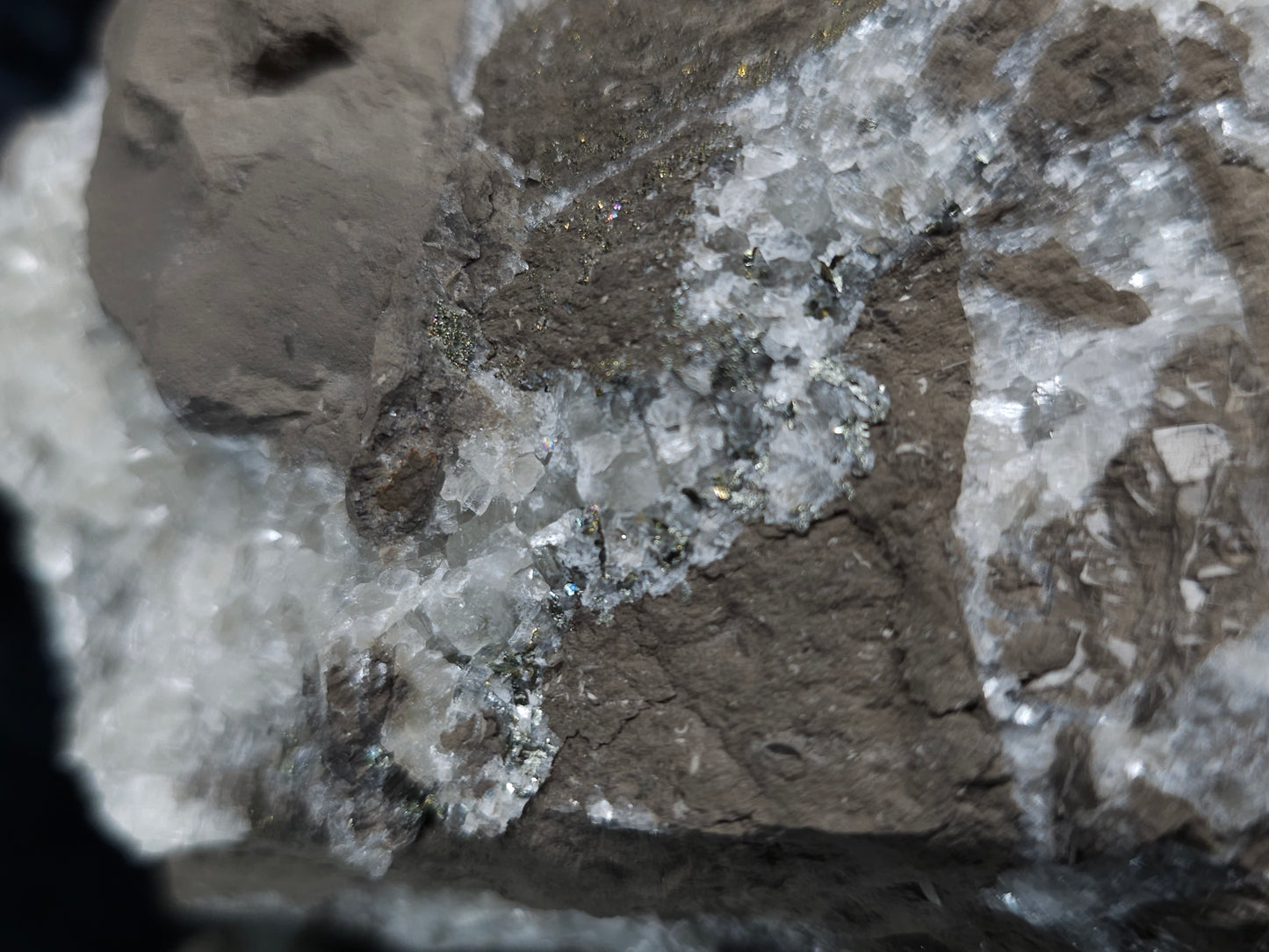 #34011 Super clear Nailhead Spar Calcite geode and Chalcopyrite ore and multiple small fossils in the matrix